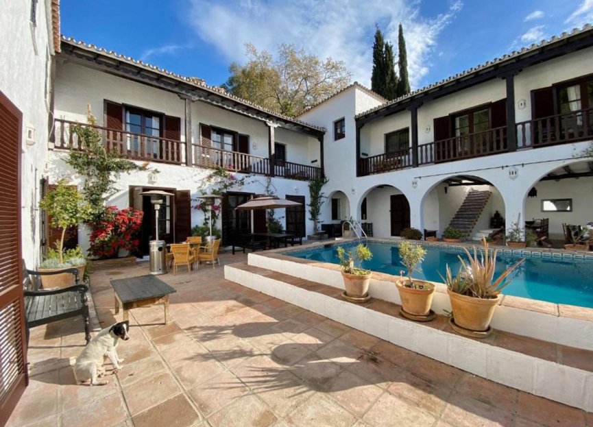 Resale - House - Finca - Cortijo - Estepona - Estepona Centro