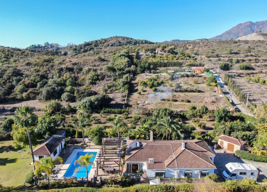 Resale - House - Finca - Cortijo - Estepona - Estepona Centro