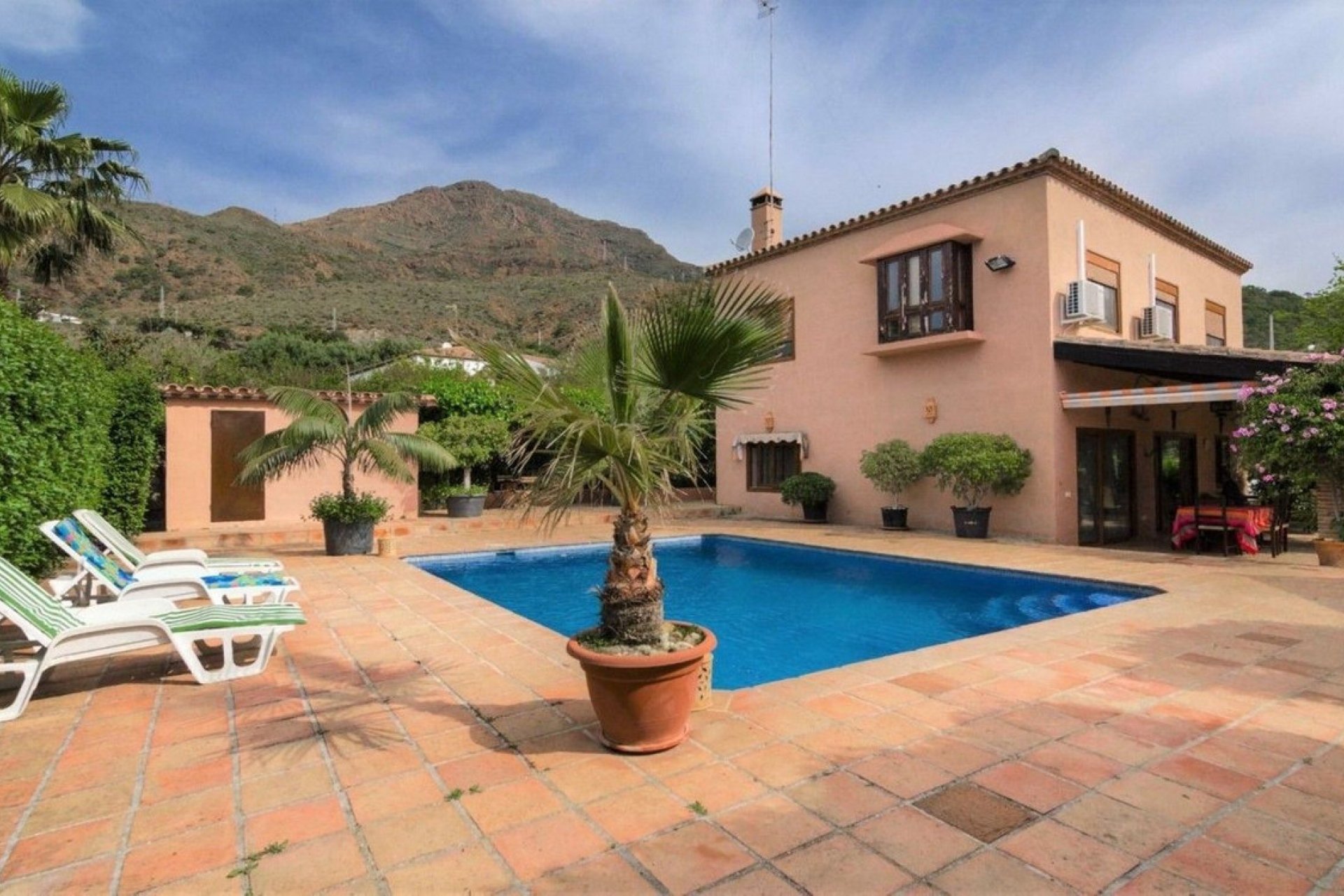 Resale - House - Finca - Cortijo - Estepona - Estepona Centro