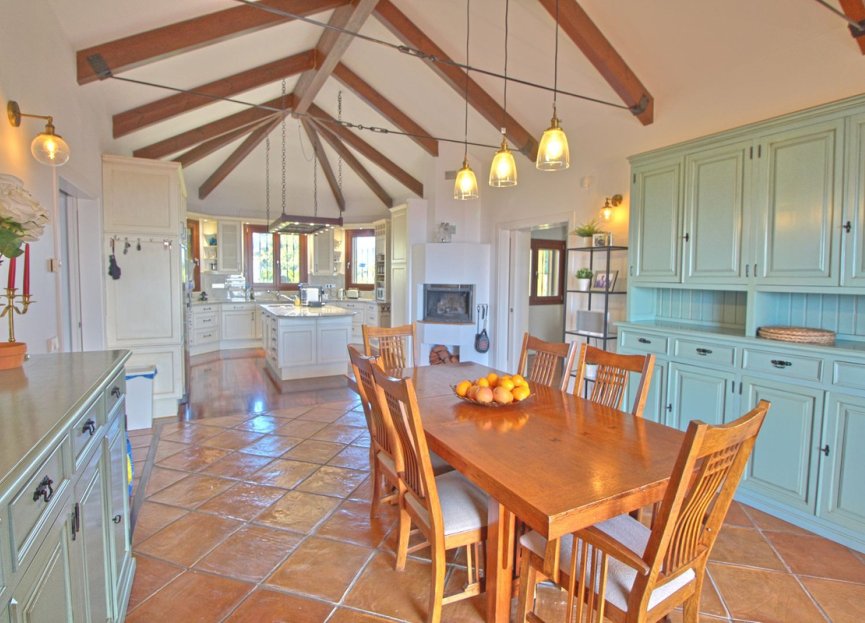 Resale - House - Finca - Cortijo - Estepona - Estepona Centro