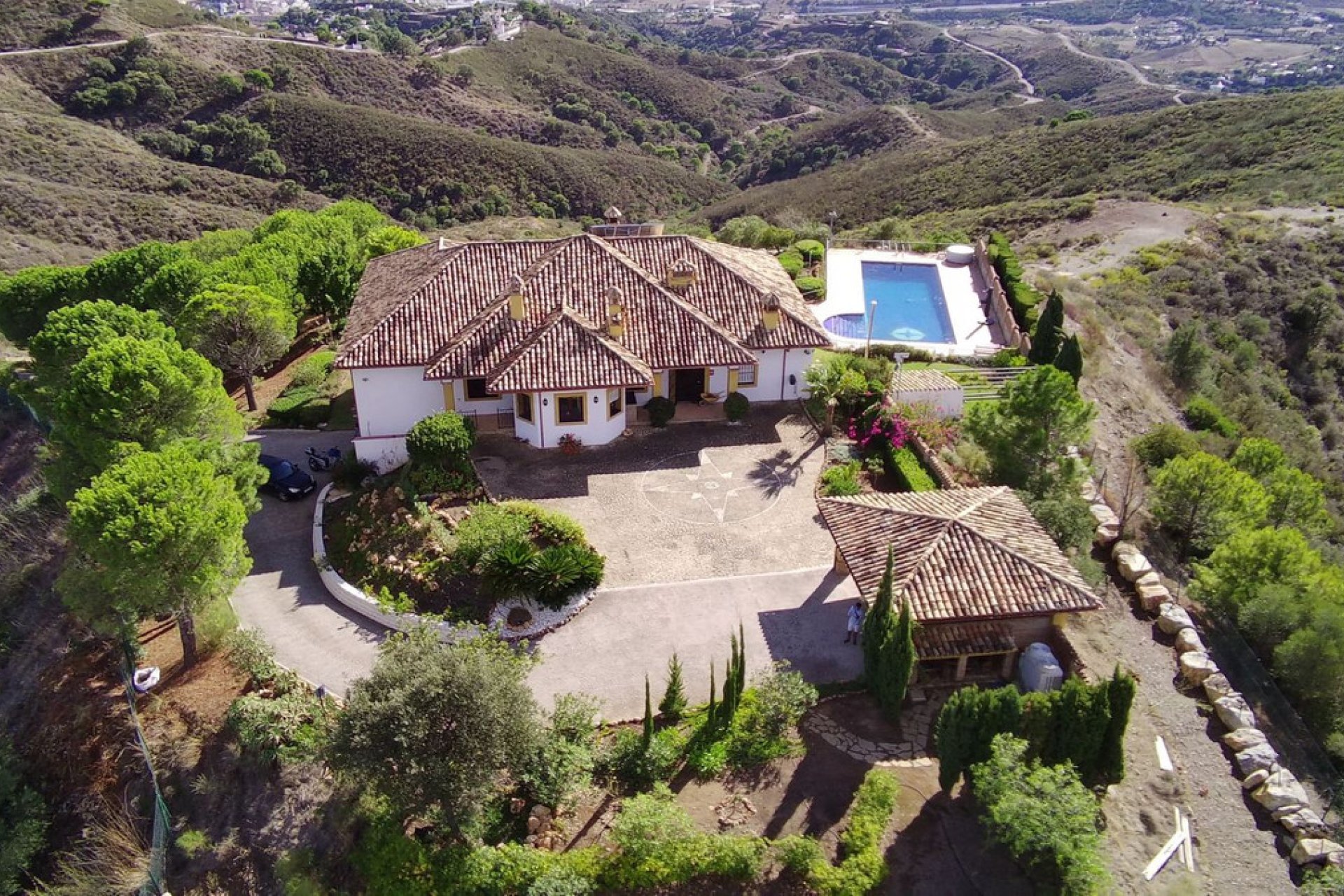 Resale - House - Finca - Cortijo - Estepona - Estepona Centro