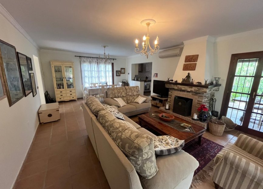 Resale - House - Finca - Cortijo - Estepona - Estepona Centro