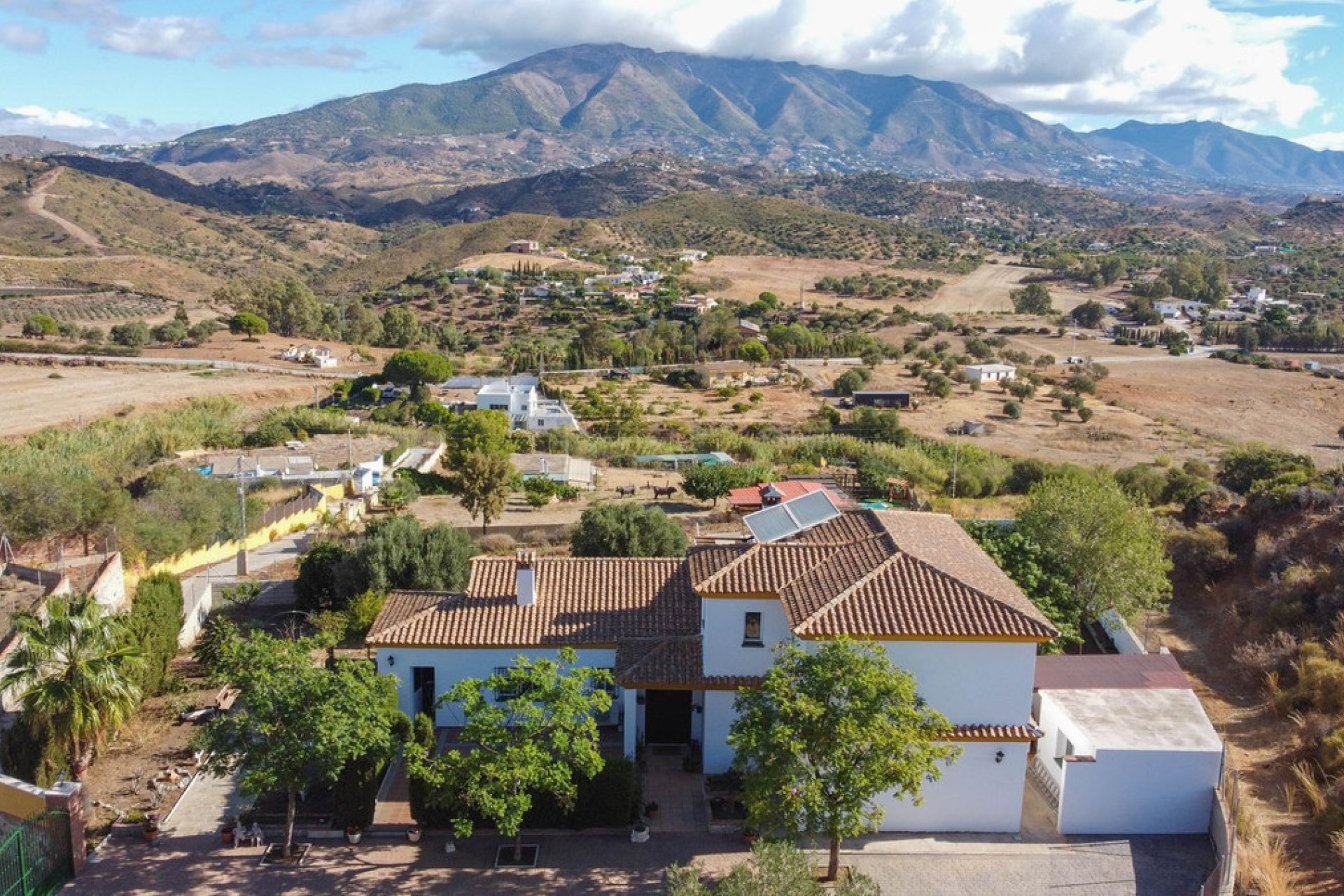 Resale - House - Finca - Cortijo - Mijas