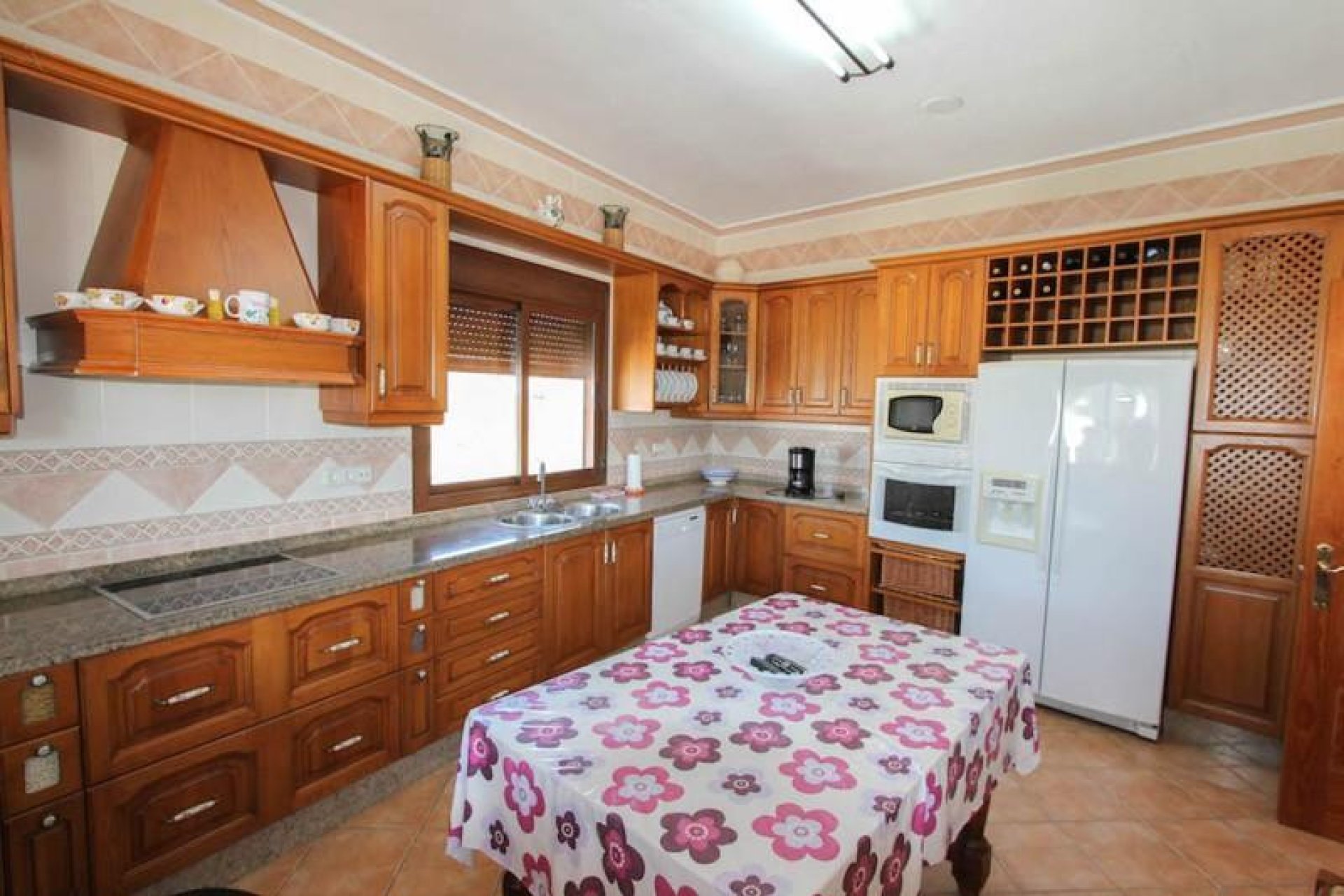 Resale - House - Guaro