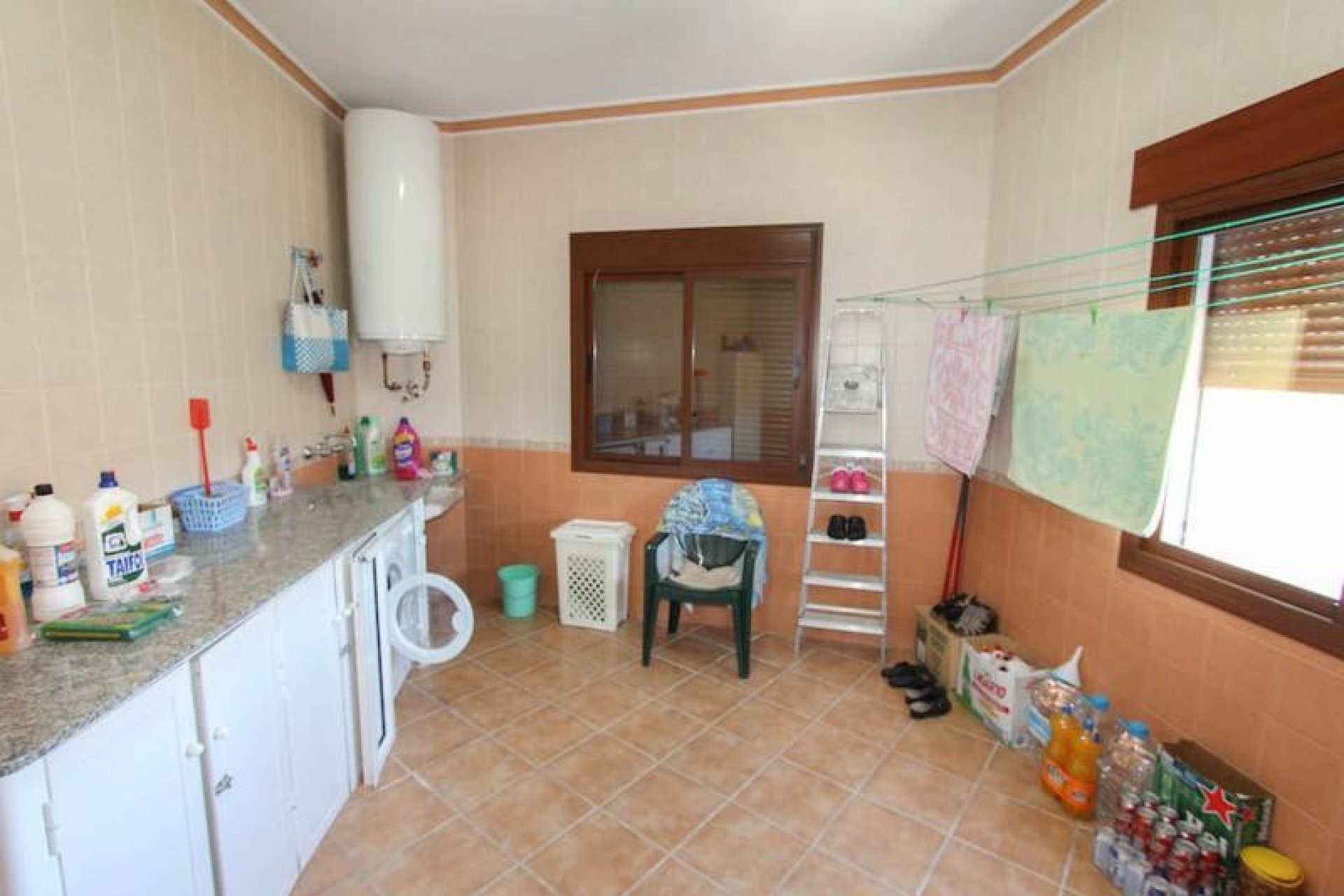 Resale - House - Guaro