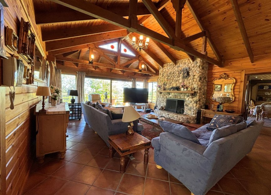 Resale - House - Monda