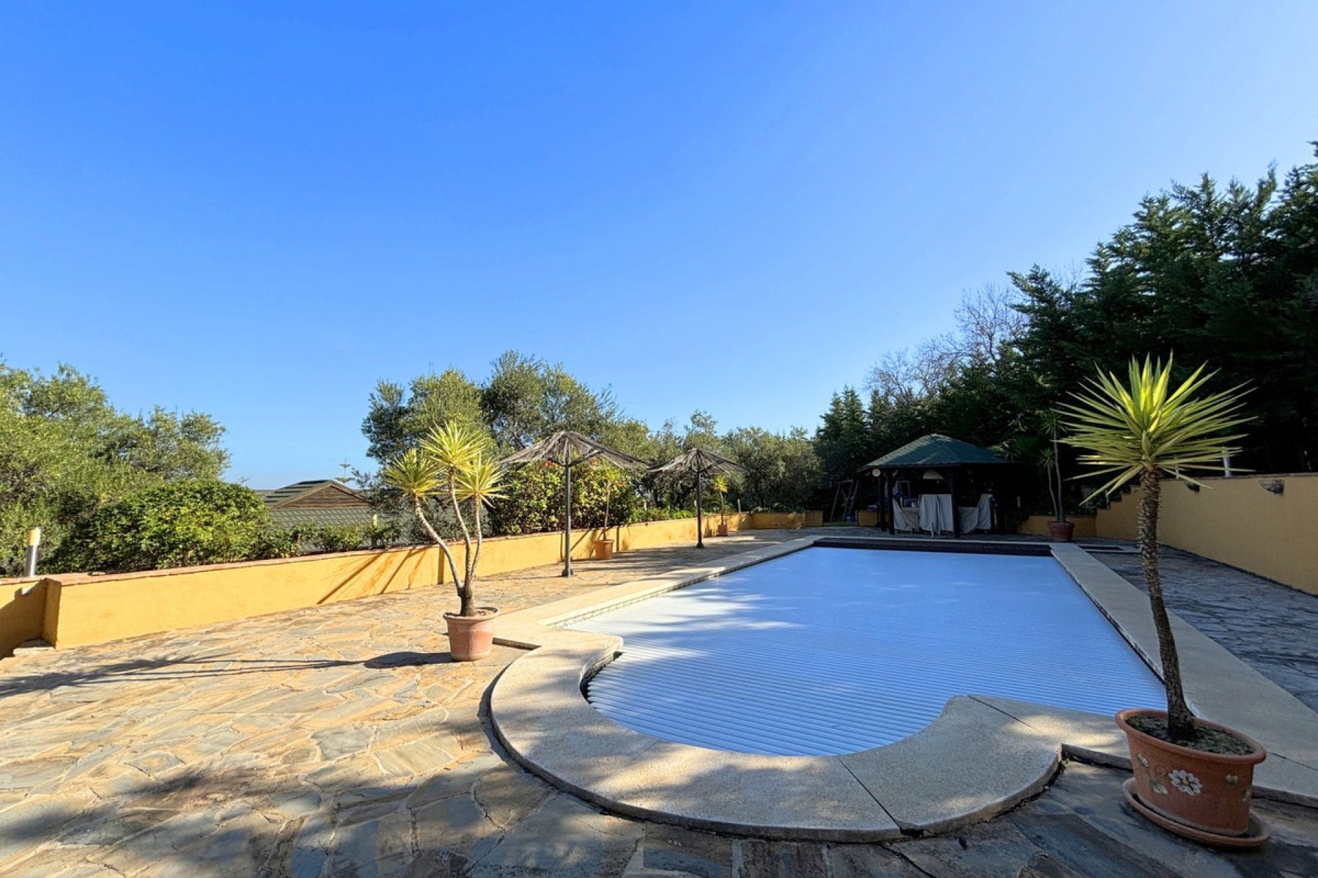 Resale - House - Monda