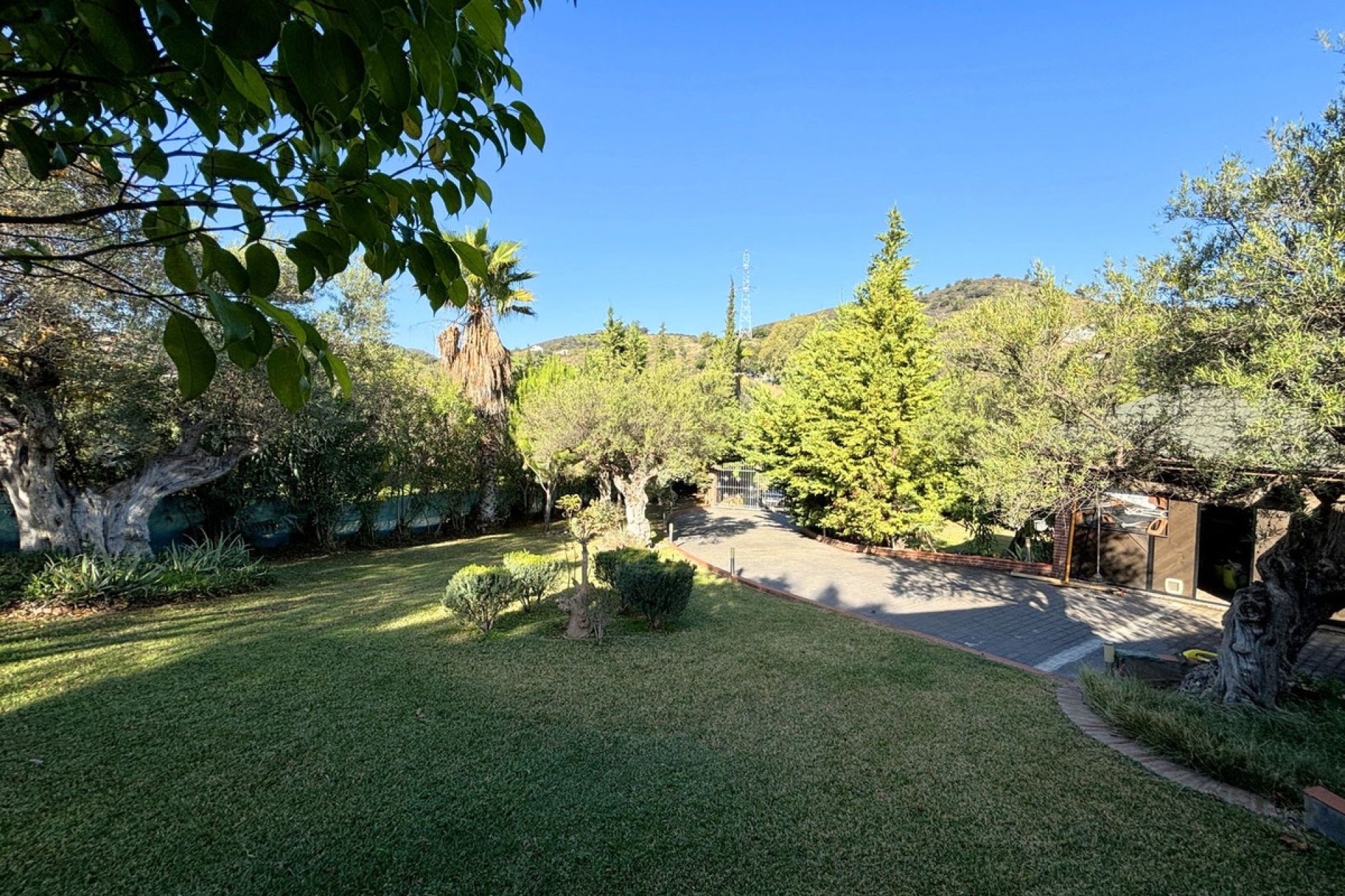 Resale - House - Monda