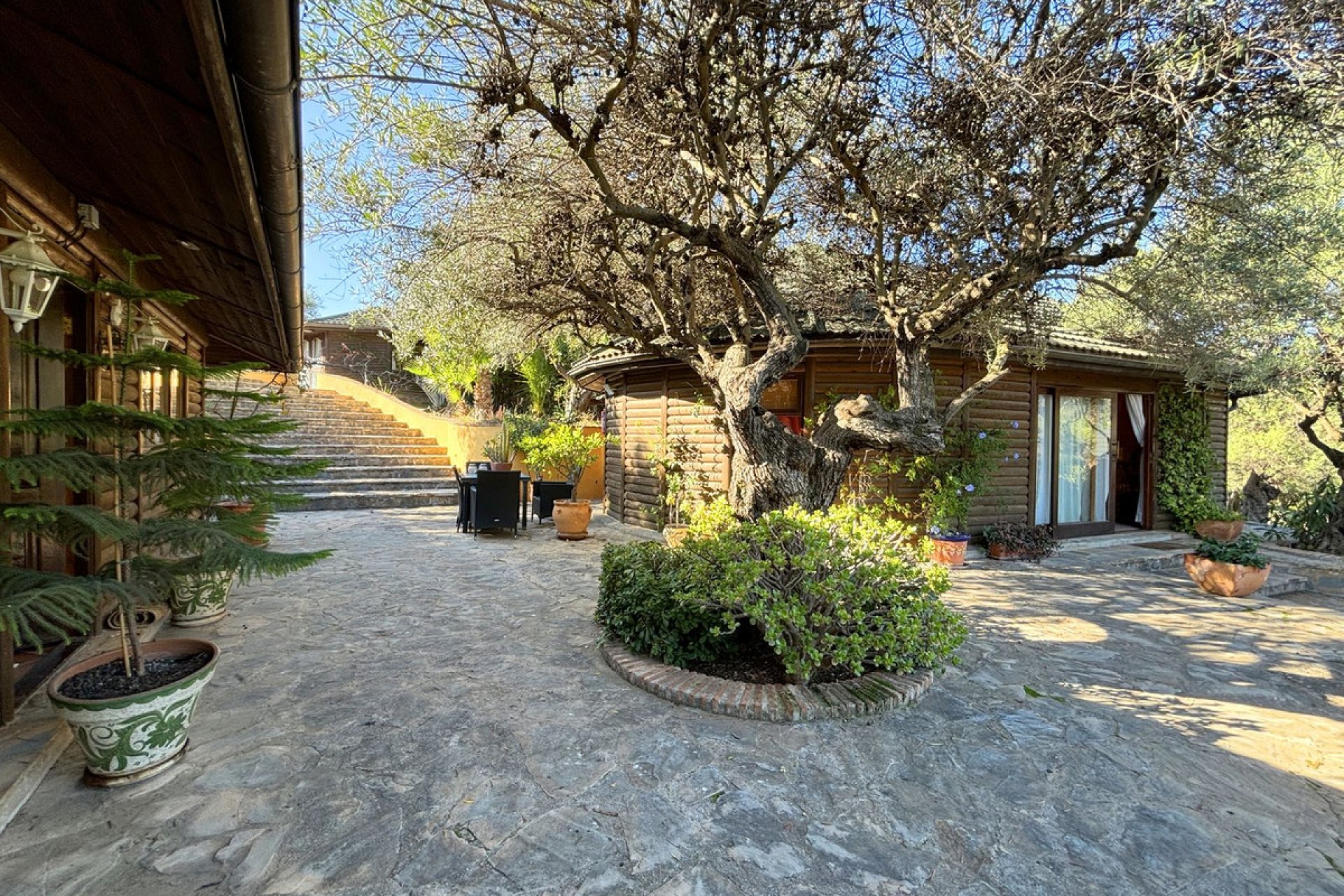 Resale - House - Monda