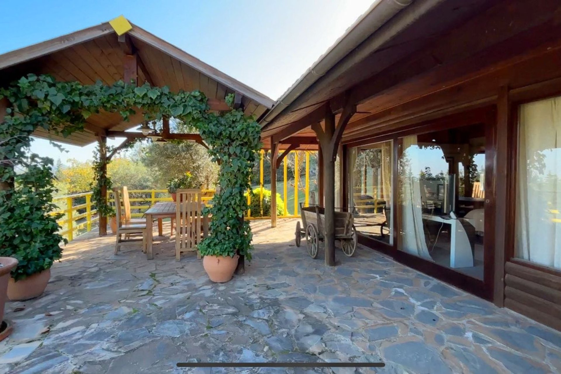 Resale - House - Monda