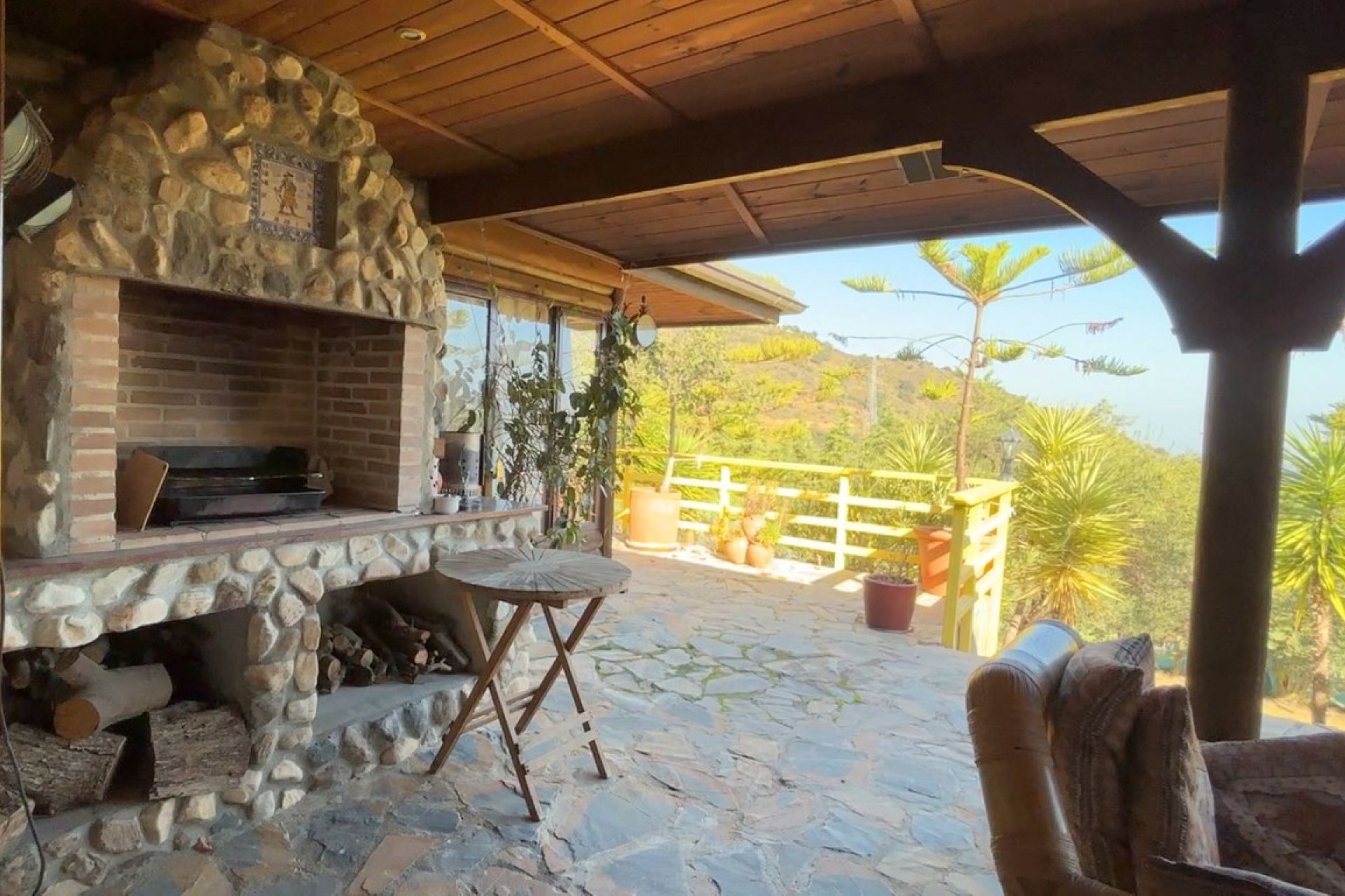 Resale - House - Monda