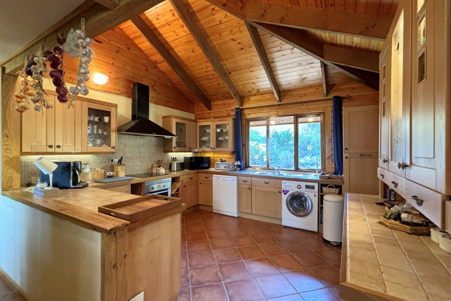 Resale - House - Monda