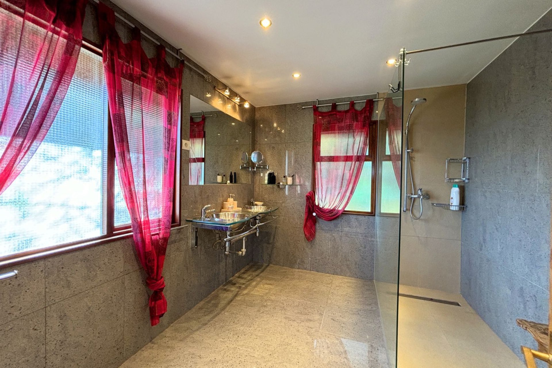 Resale - House - Monda