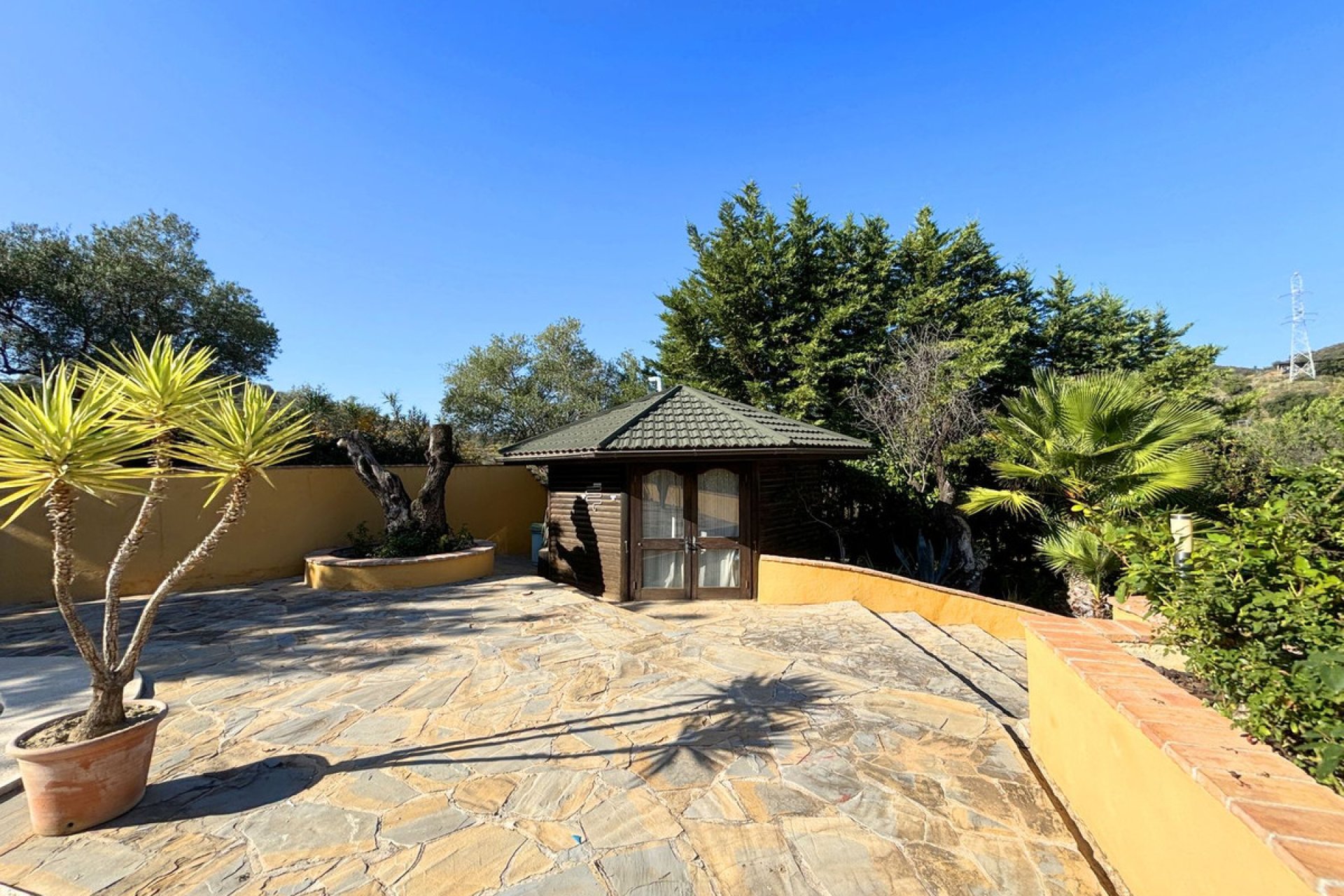 Resale - House - Monda