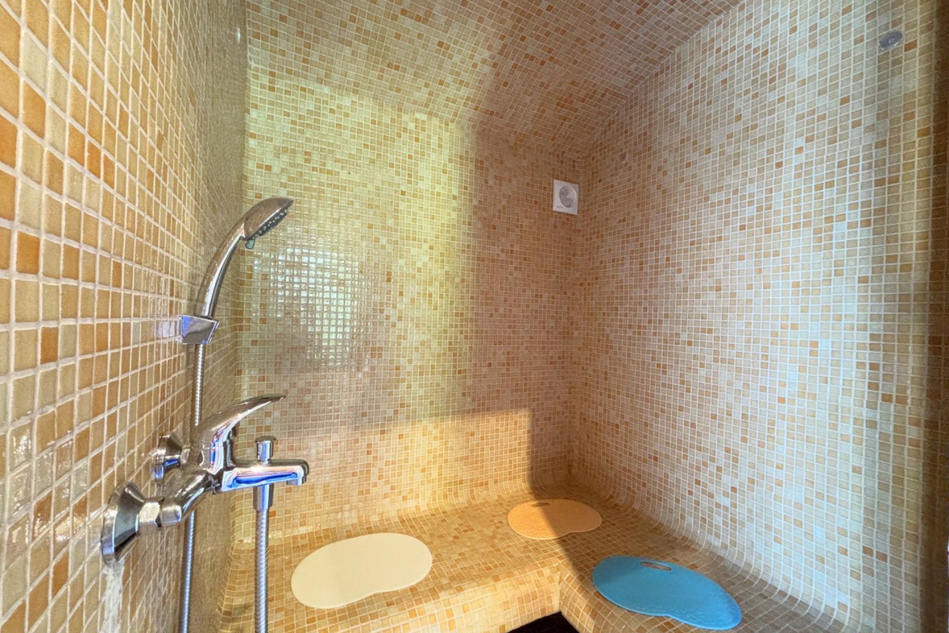 Resale - House - Monda