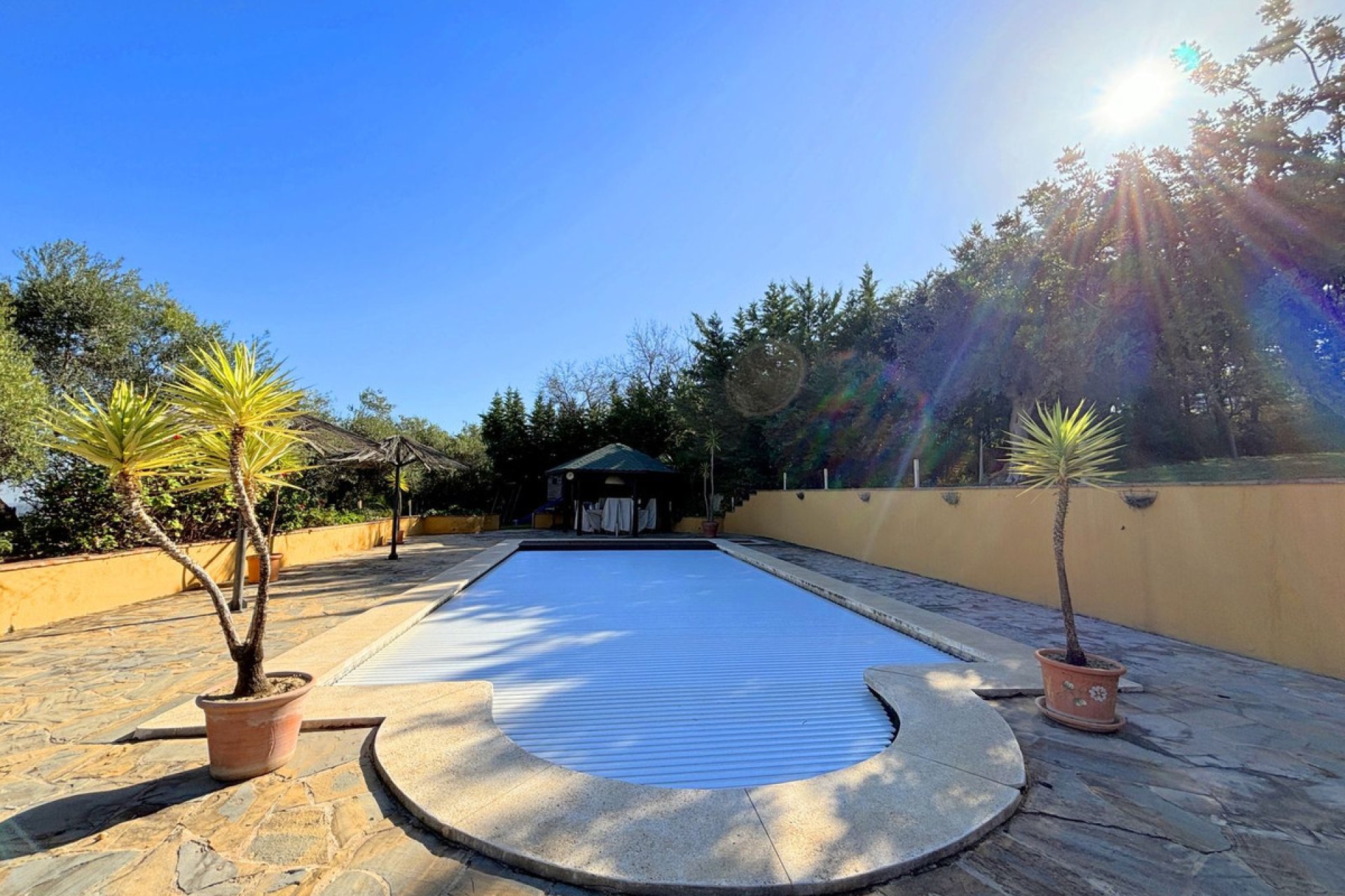 Resale - House - Monda