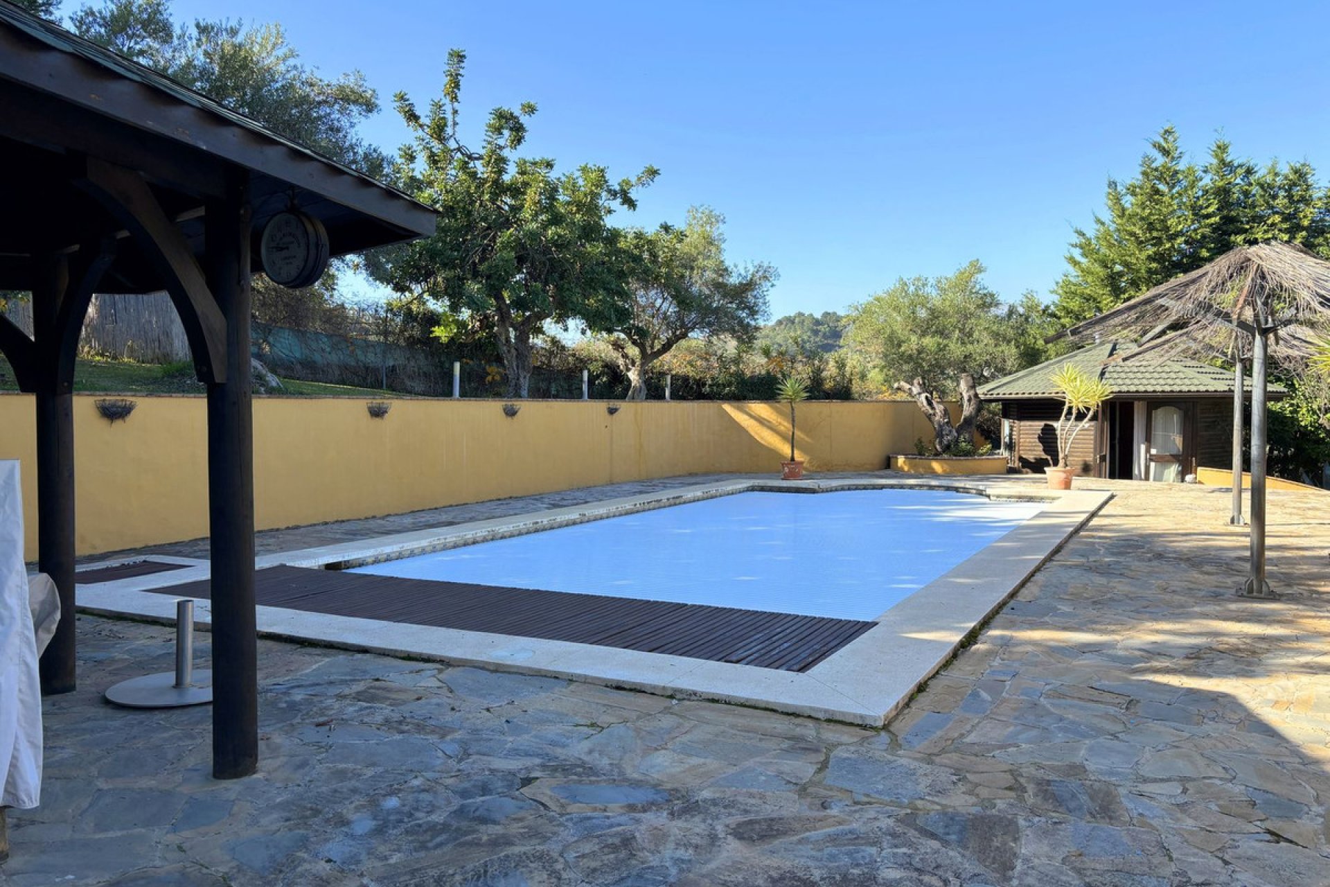 Resale - House - Monda