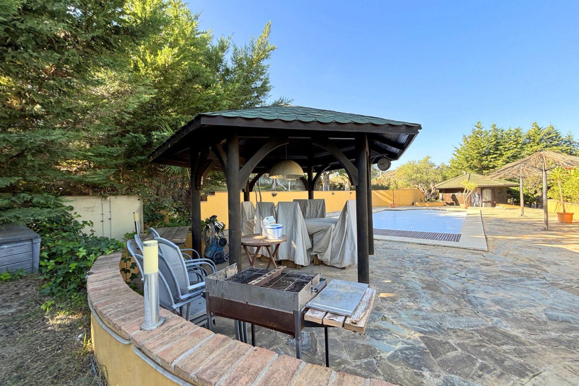 Resale - House - Monda