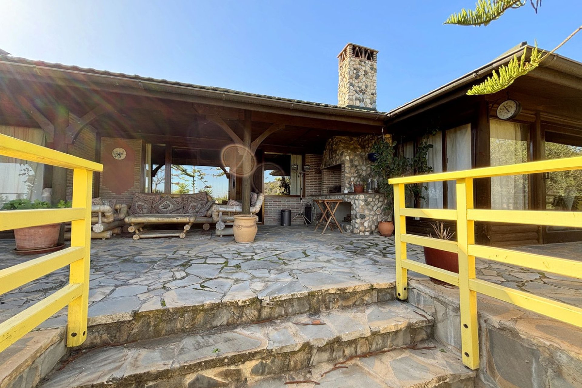 Resale - House - Monda