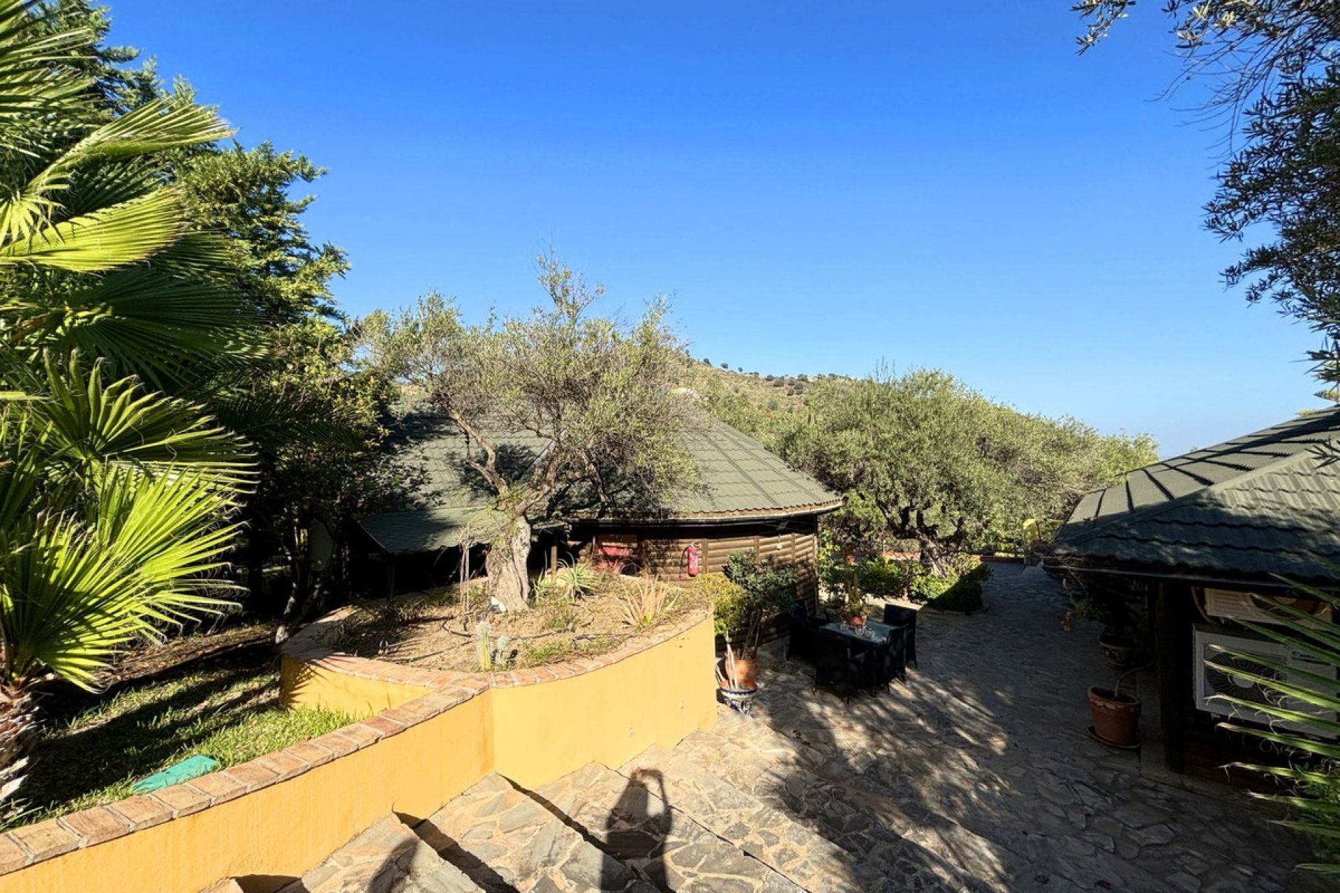 Resale - House - Monda