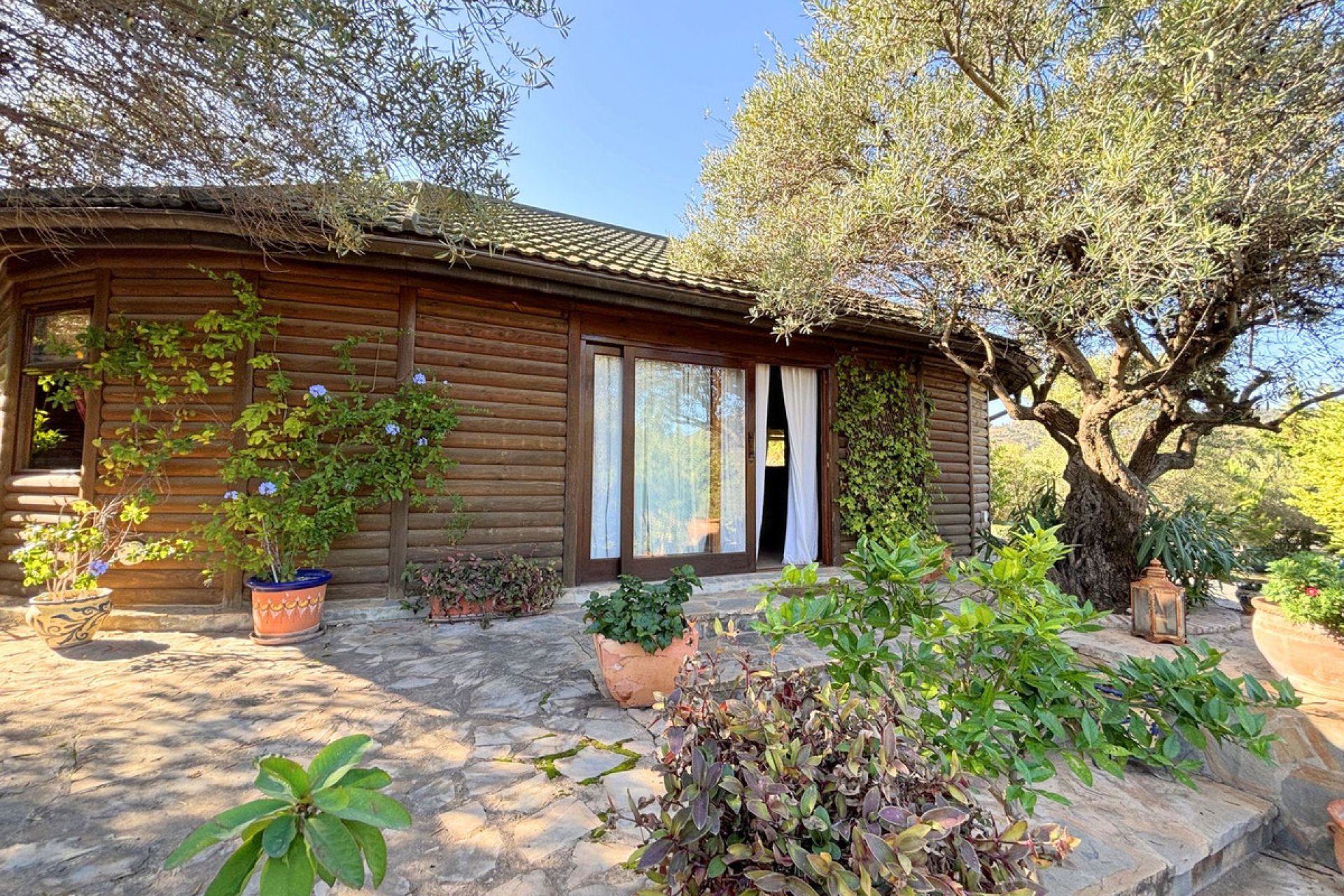 Resale - House - Monda