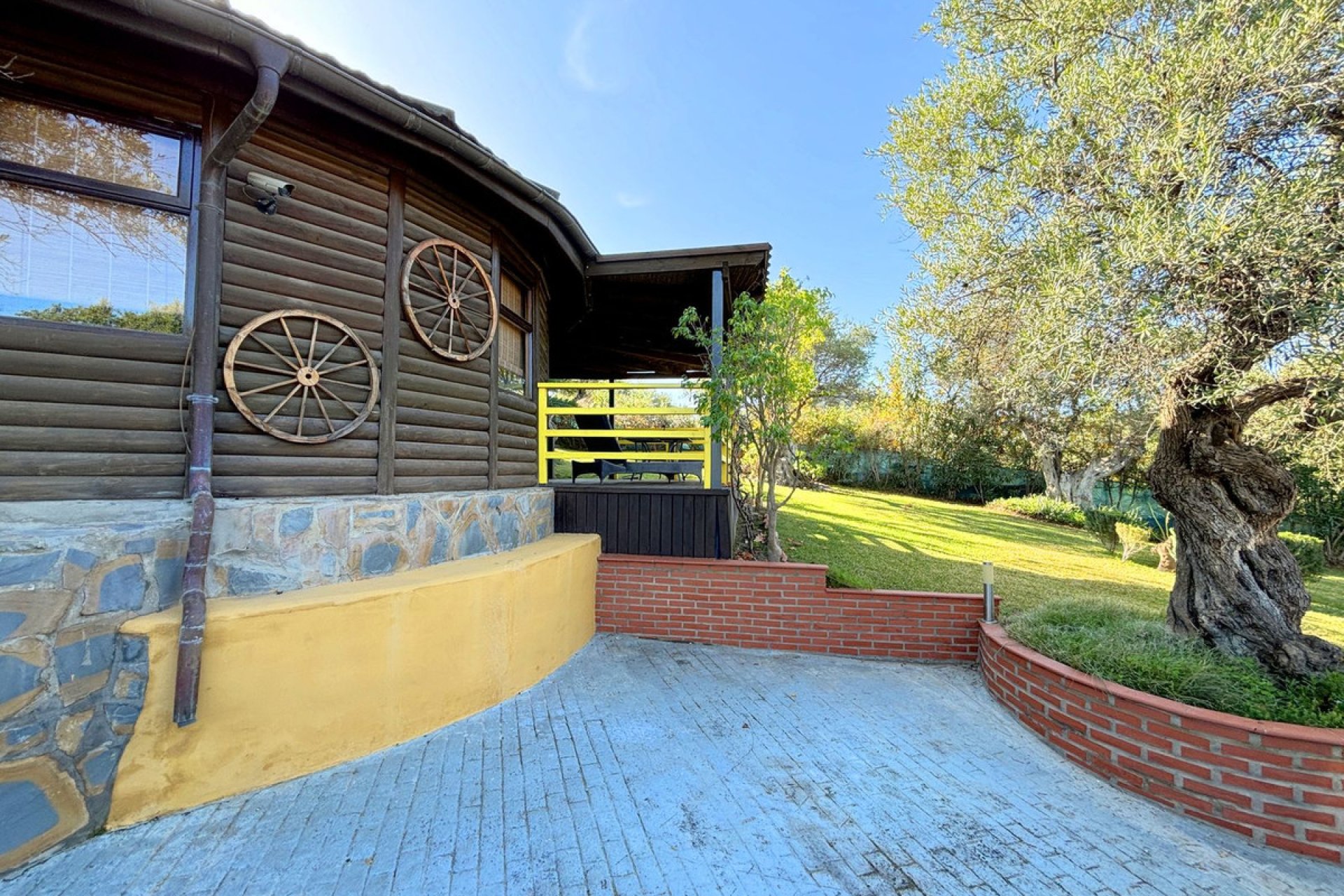 Resale - House - Monda