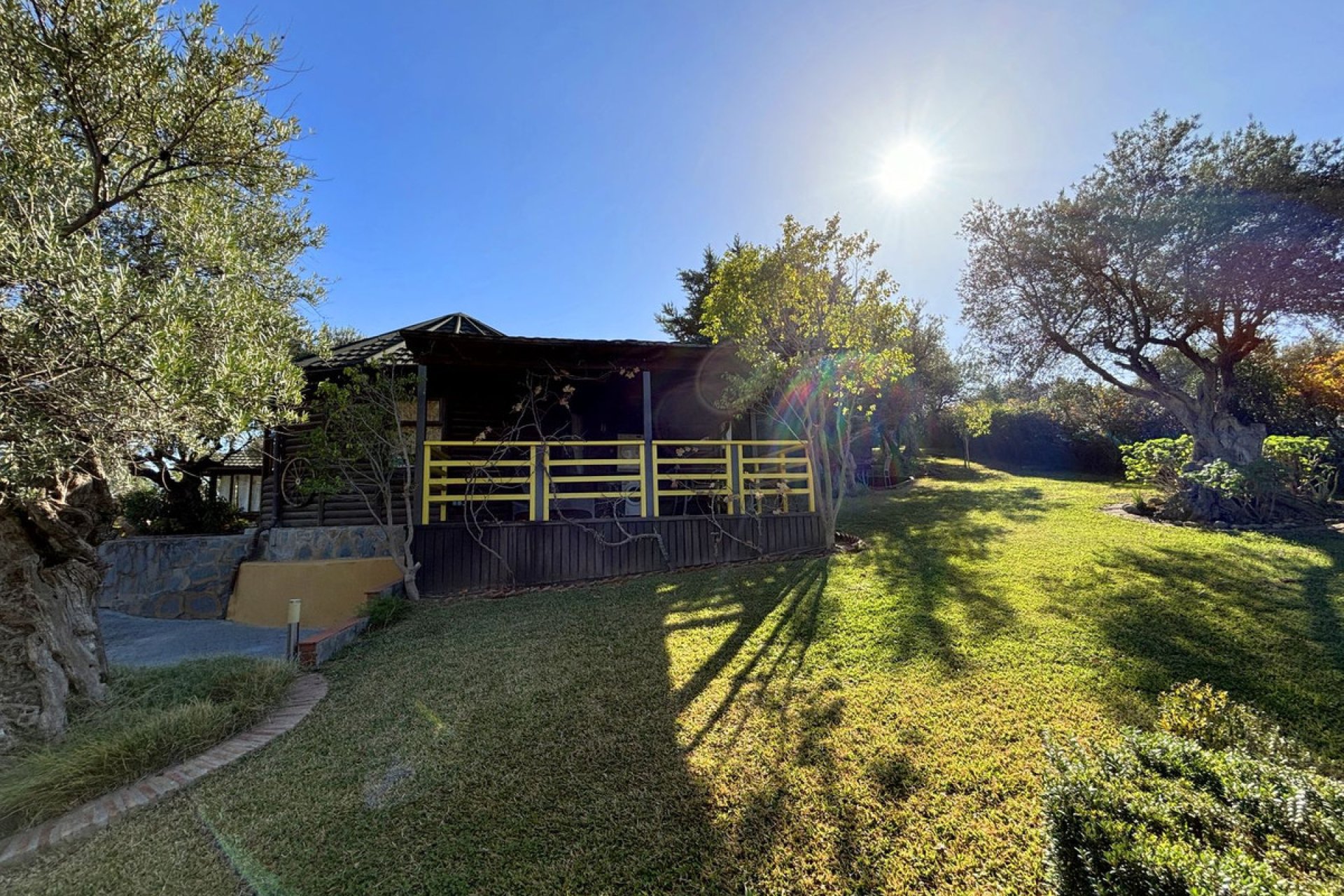 Resale - House - Monda