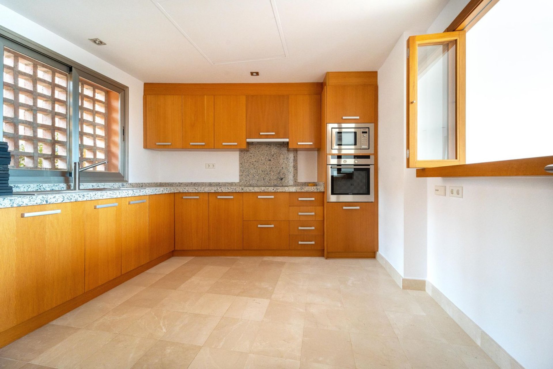 Resale - House - Riviera del Sol