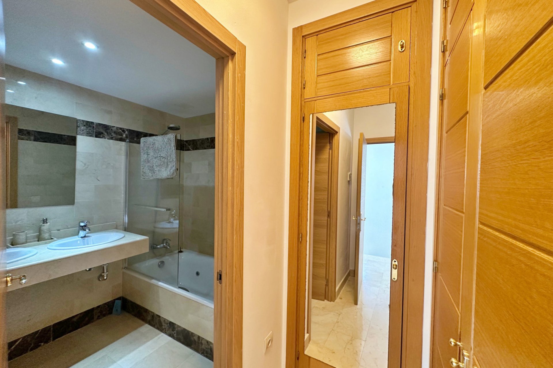 Resale - House - Semi-Detached House - Benahavís - Benahavís Centro