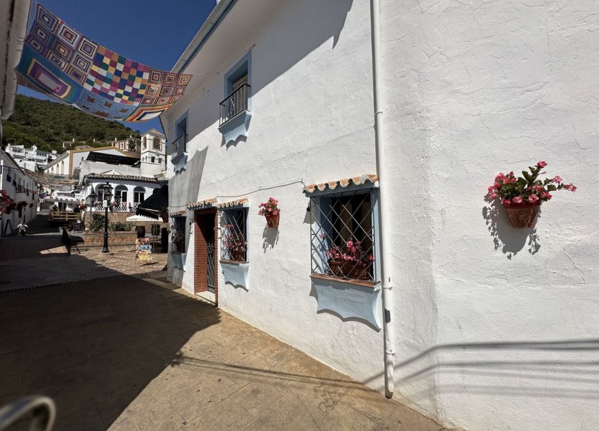 Resale - House - Semi-Detached House - Benahavís - Benahavís Centro