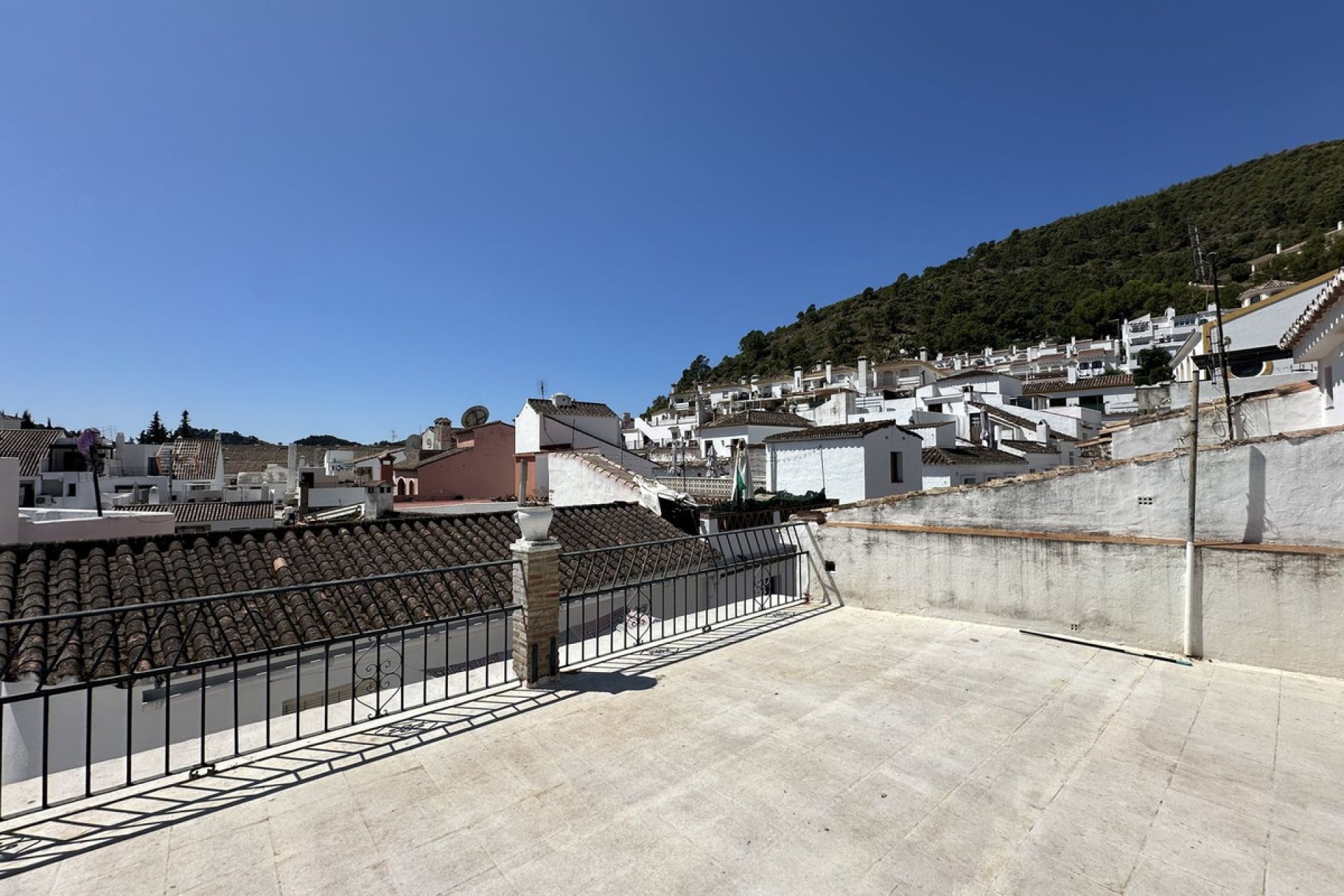 Resale - House - Semi-Detached House - Benahavís - Benahavís Centro