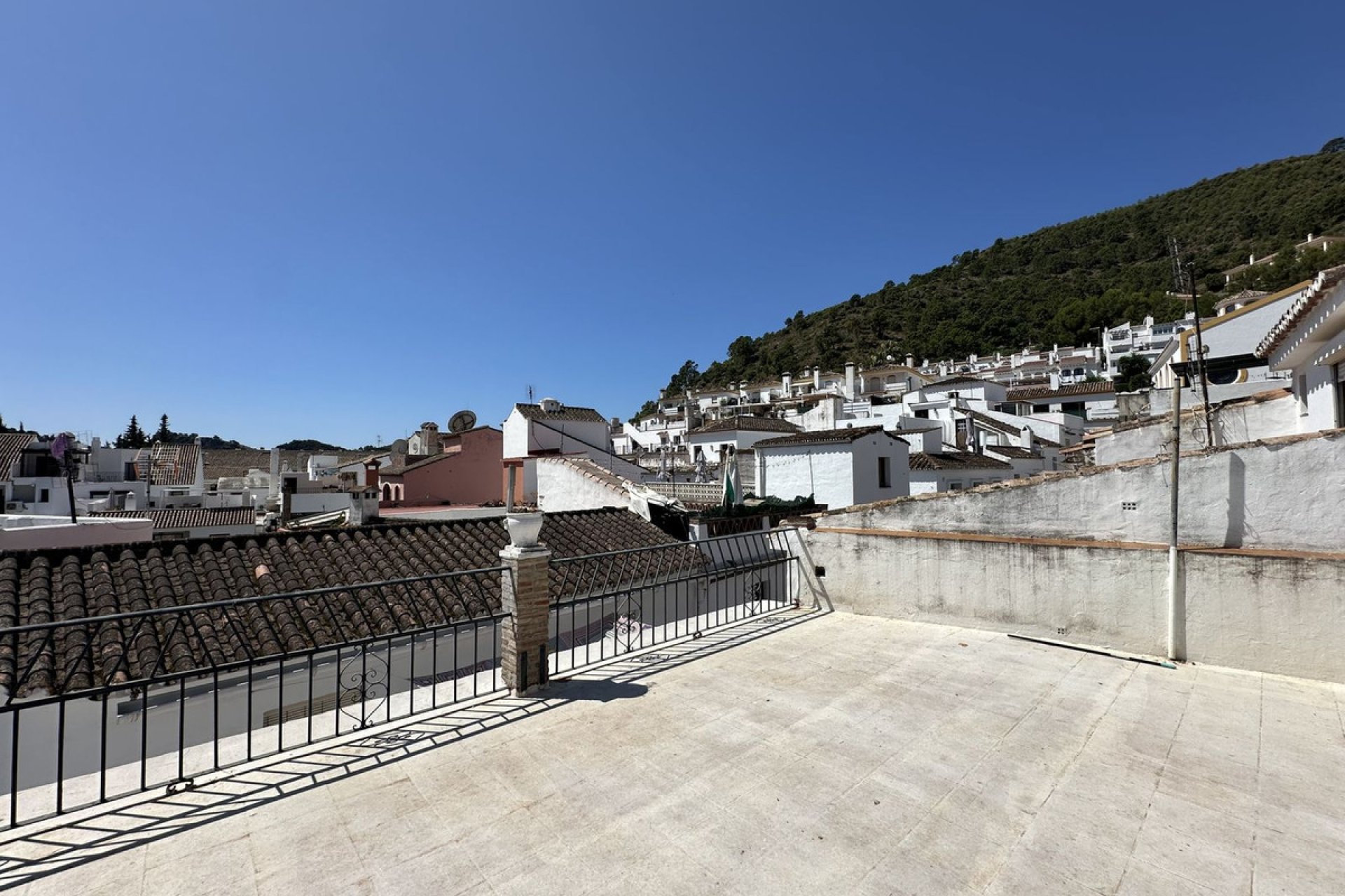 Resale - House - Semi-Detached House - Benahavís - Benahavís Centro