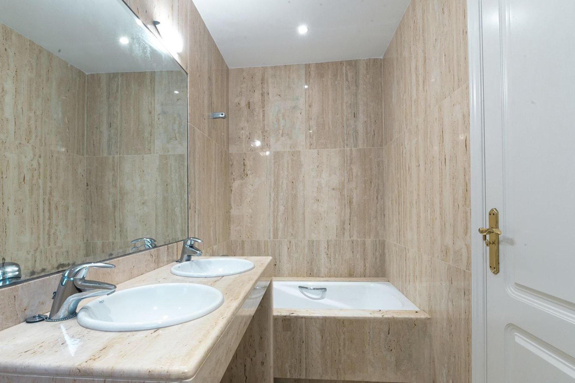 Resale - House - Semi-Detached House - Benalmádena - La Capellania