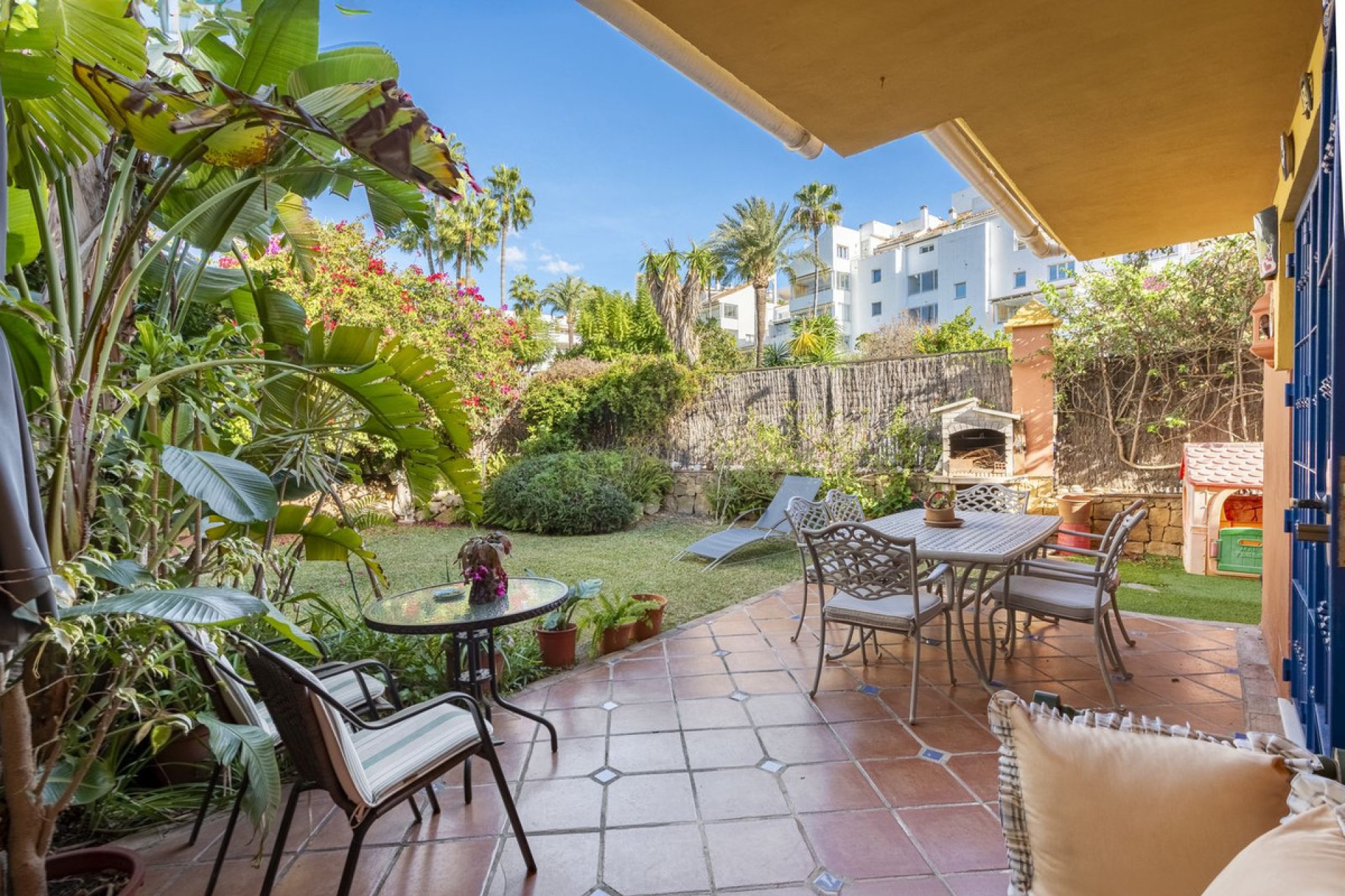 Resale - House - Semi-Detached House - Estepona - Atalaya