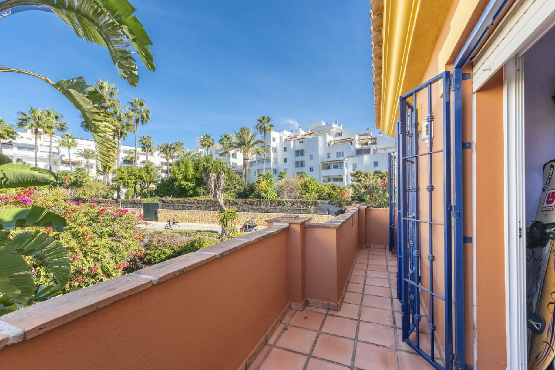 Resale - House - Semi-Detached House - Estepona - Atalaya