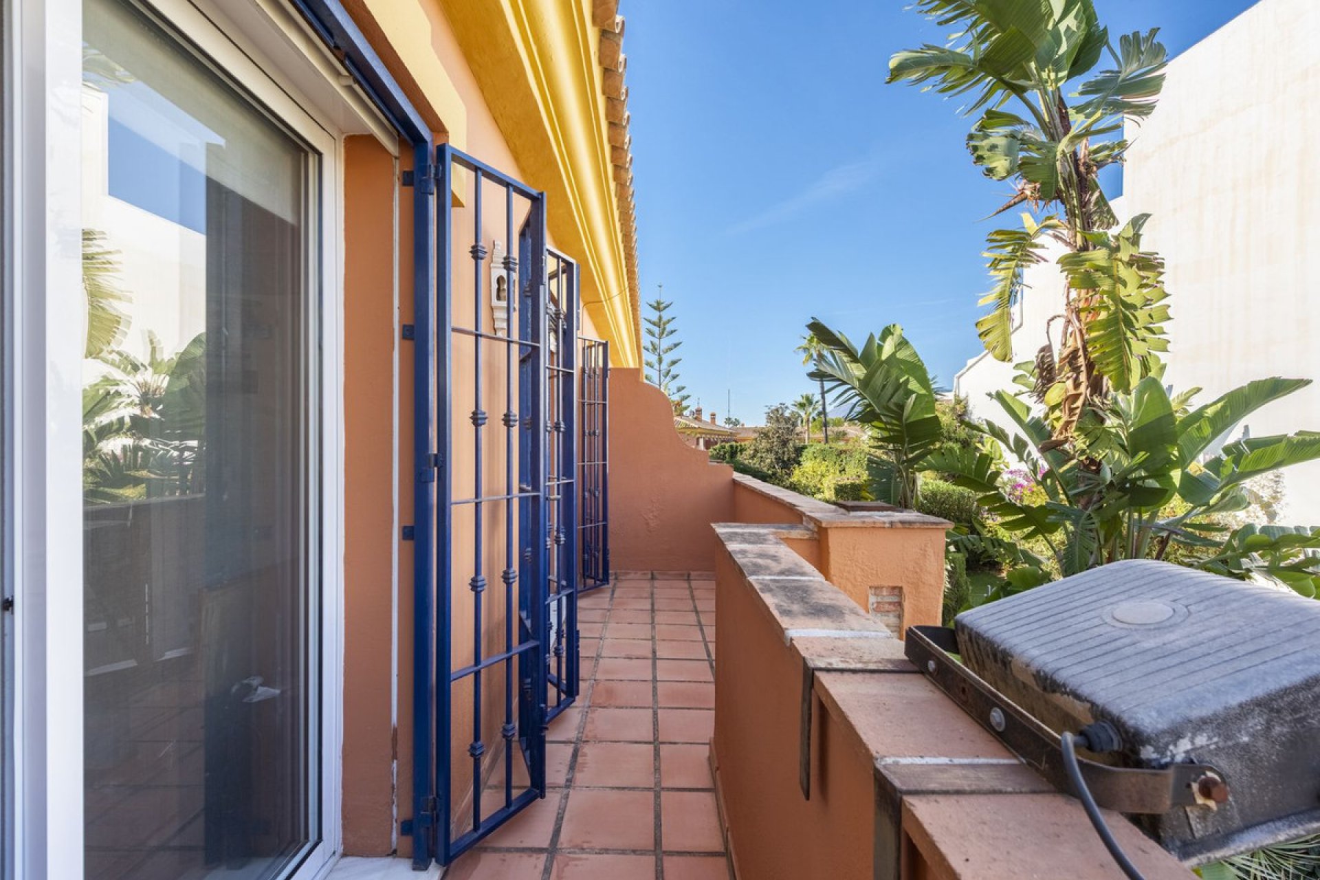 Resale - House - Semi-Detached House - Estepona - Atalaya