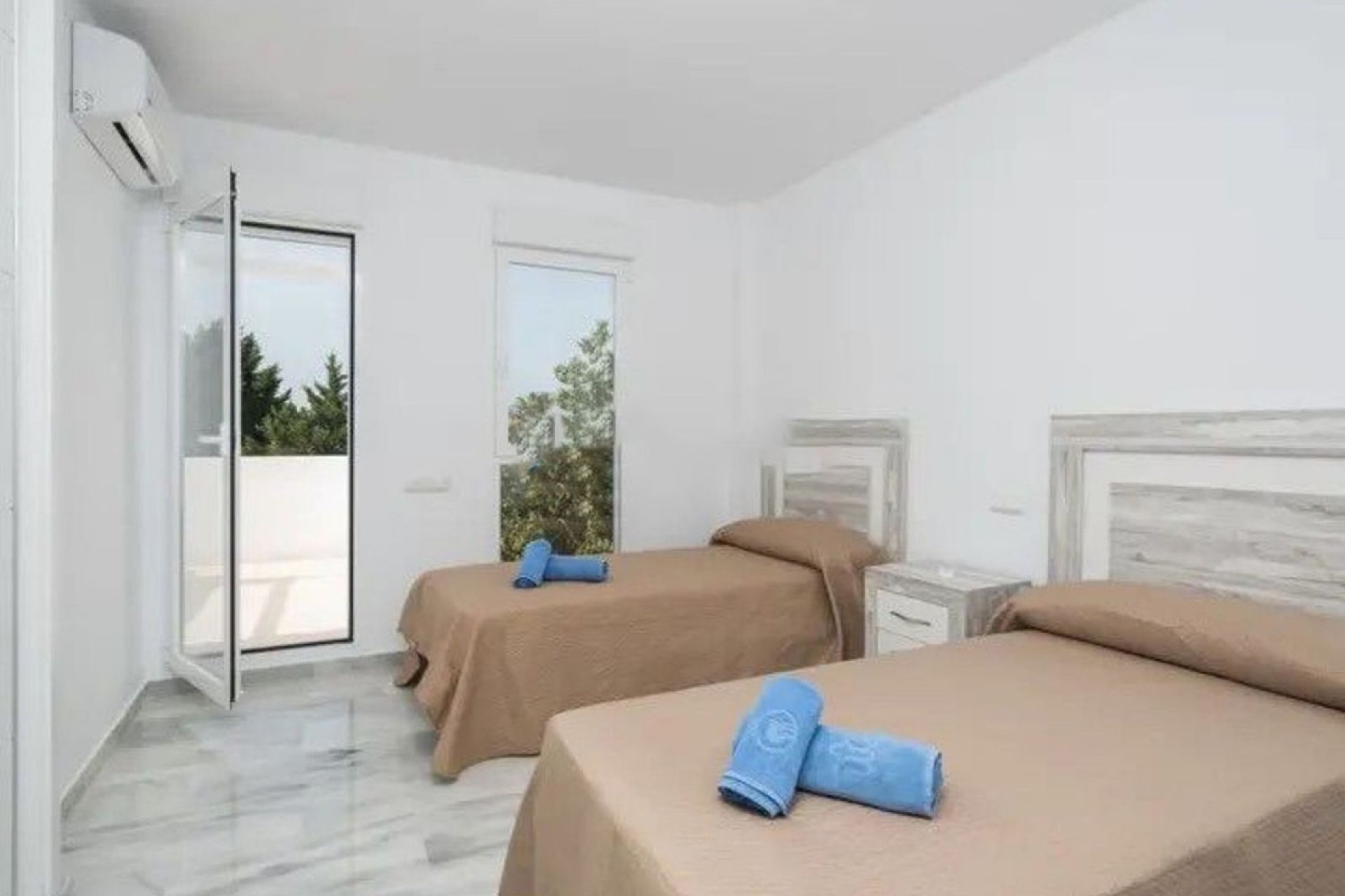 Resale - House - Semi-Detached House - Estepona - Atalaya