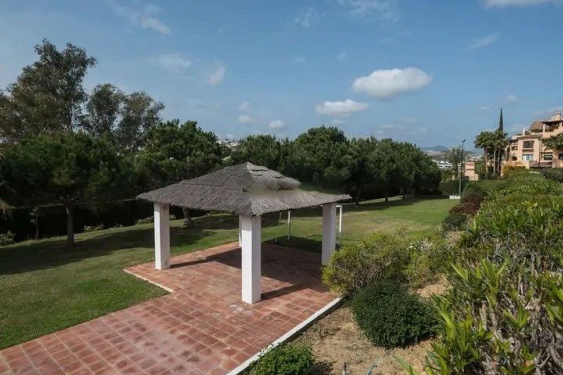 Resale - House - Semi-Detached House - Estepona - Atalaya