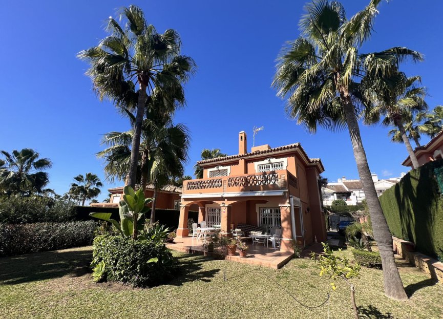 Resale - House - Semi-Detached House - Estepona - Atalaya