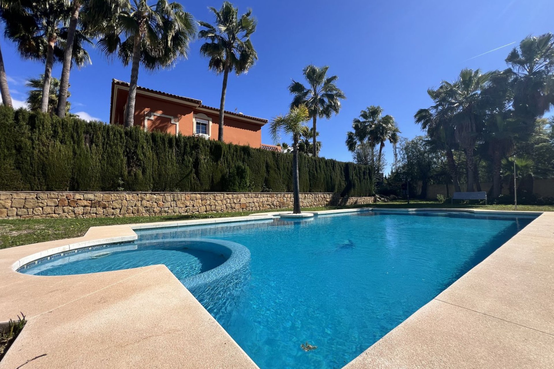 Resale - House - Semi-Detached House - Estepona - Atalaya