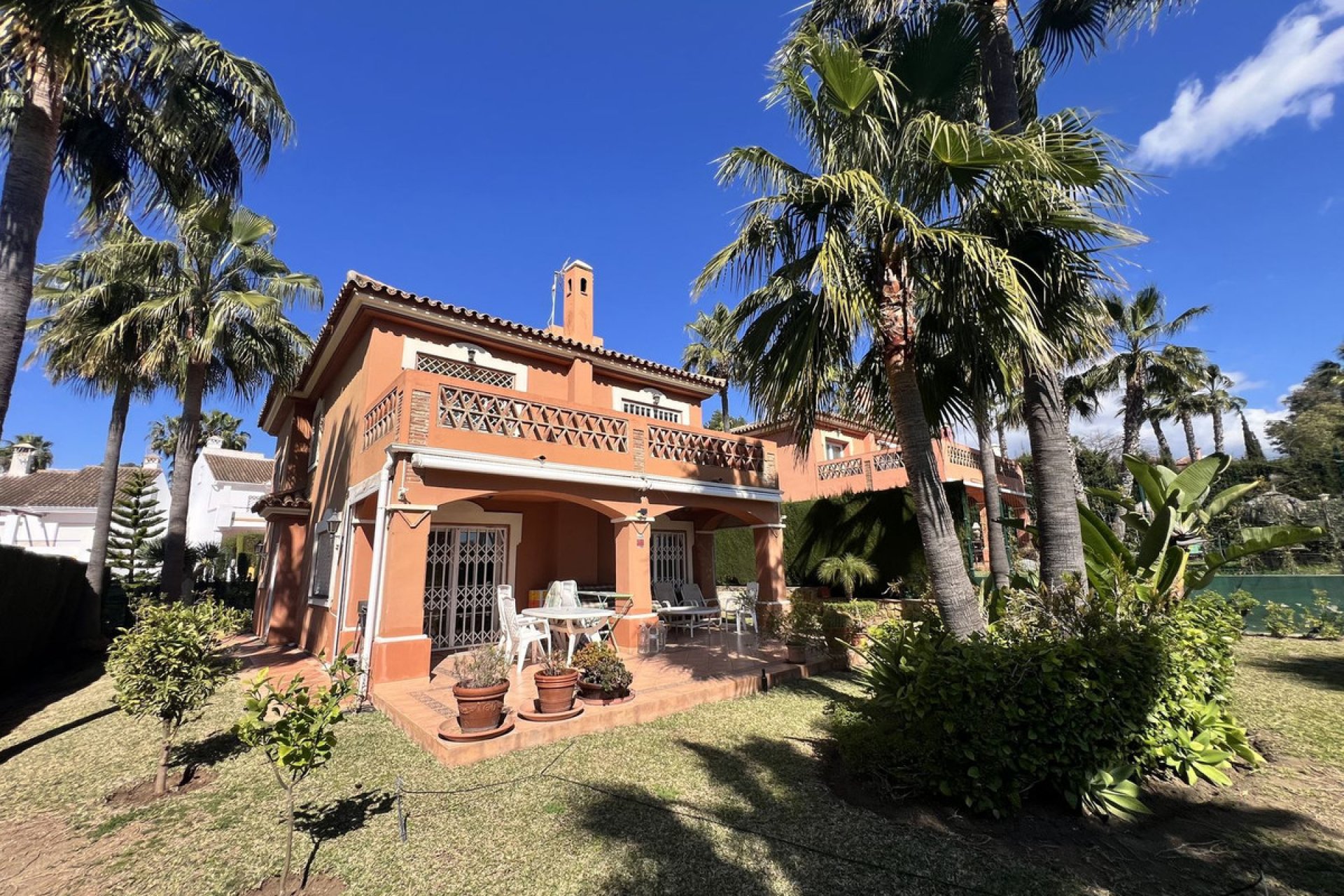 Resale - House - Semi-Detached House - Estepona - Atalaya