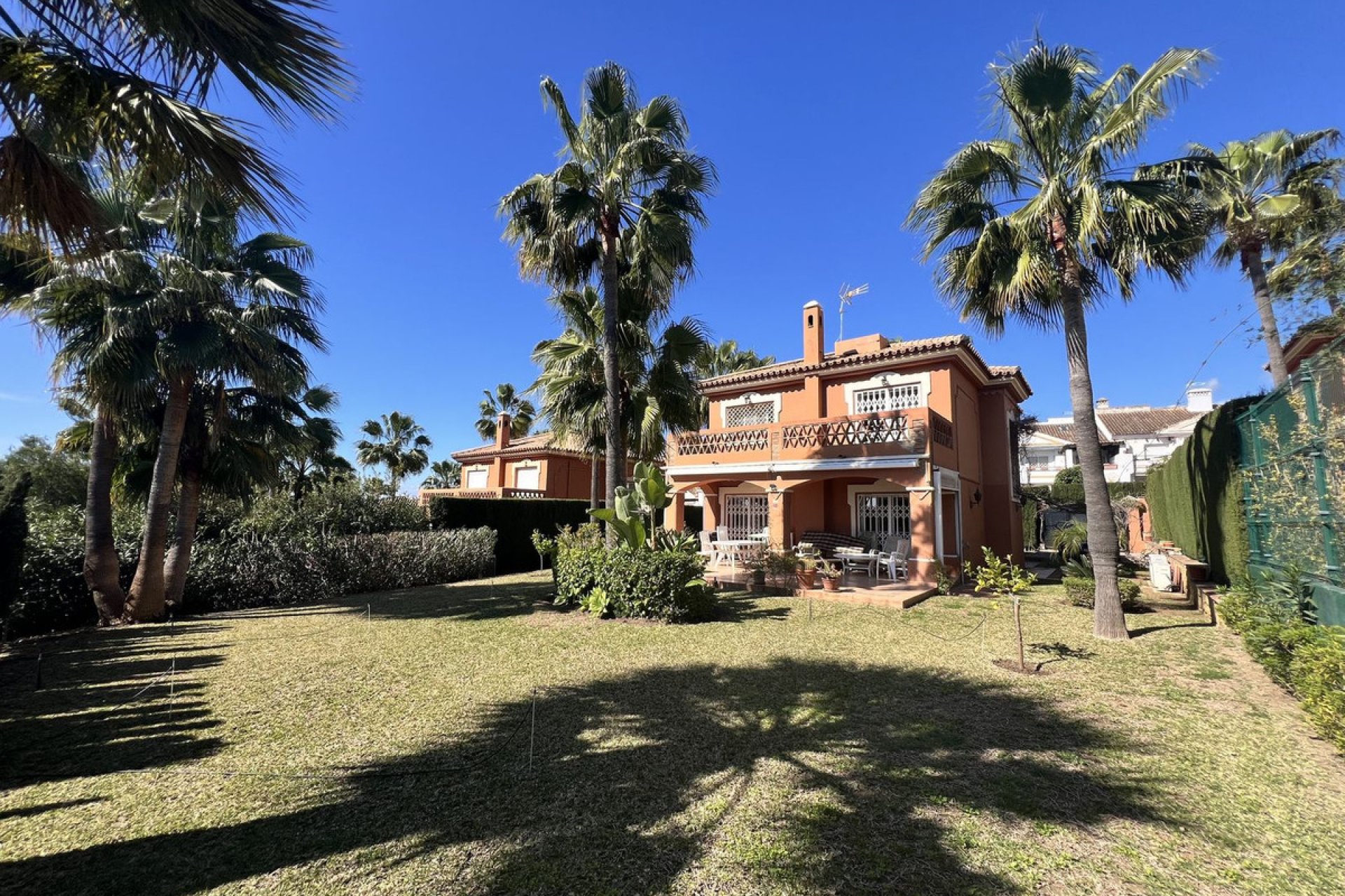 Resale - House - Semi-Detached House - Estepona - Atalaya