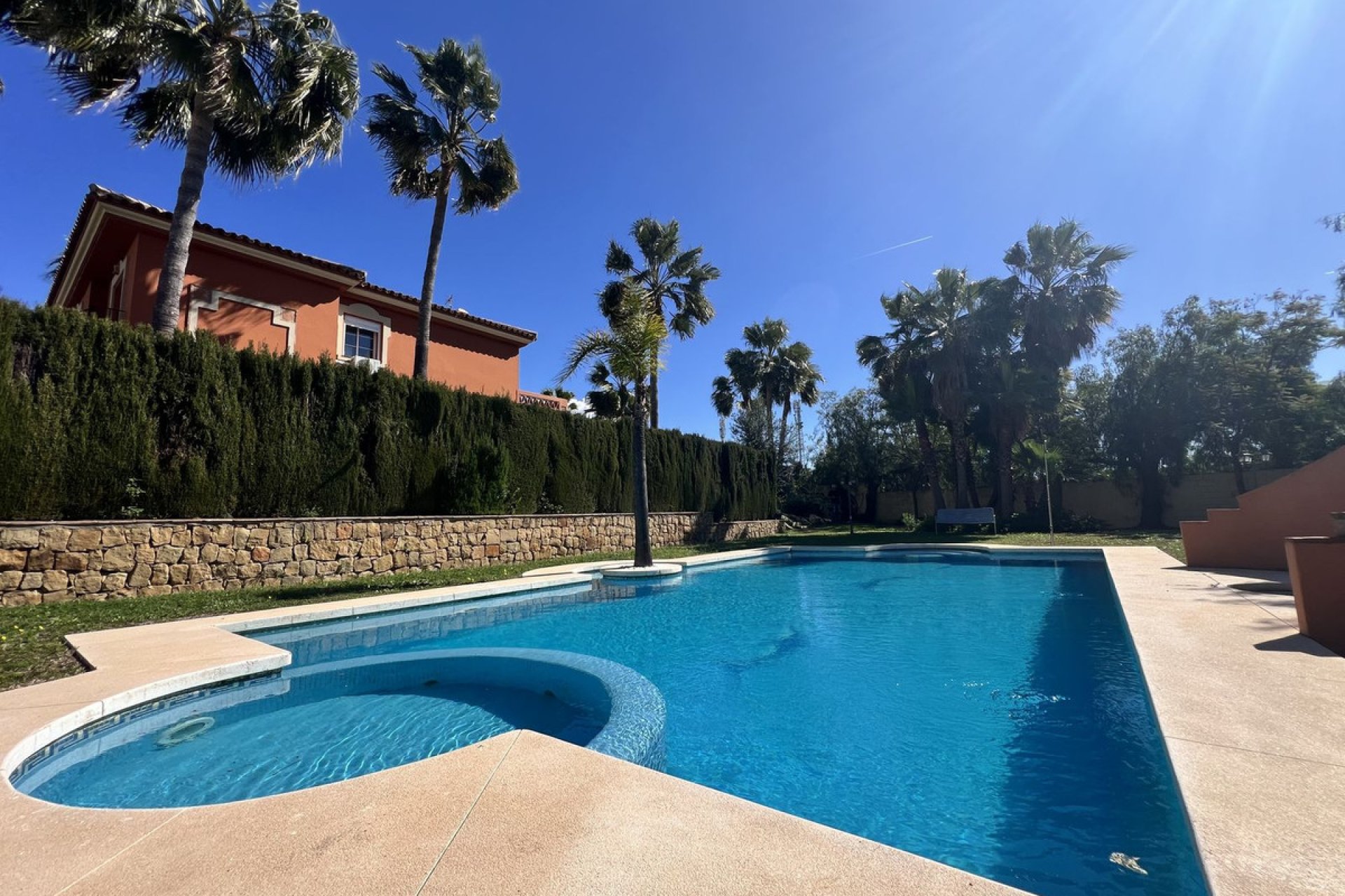 Resale - House - Semi-Detached House - Estepona - Atalaya