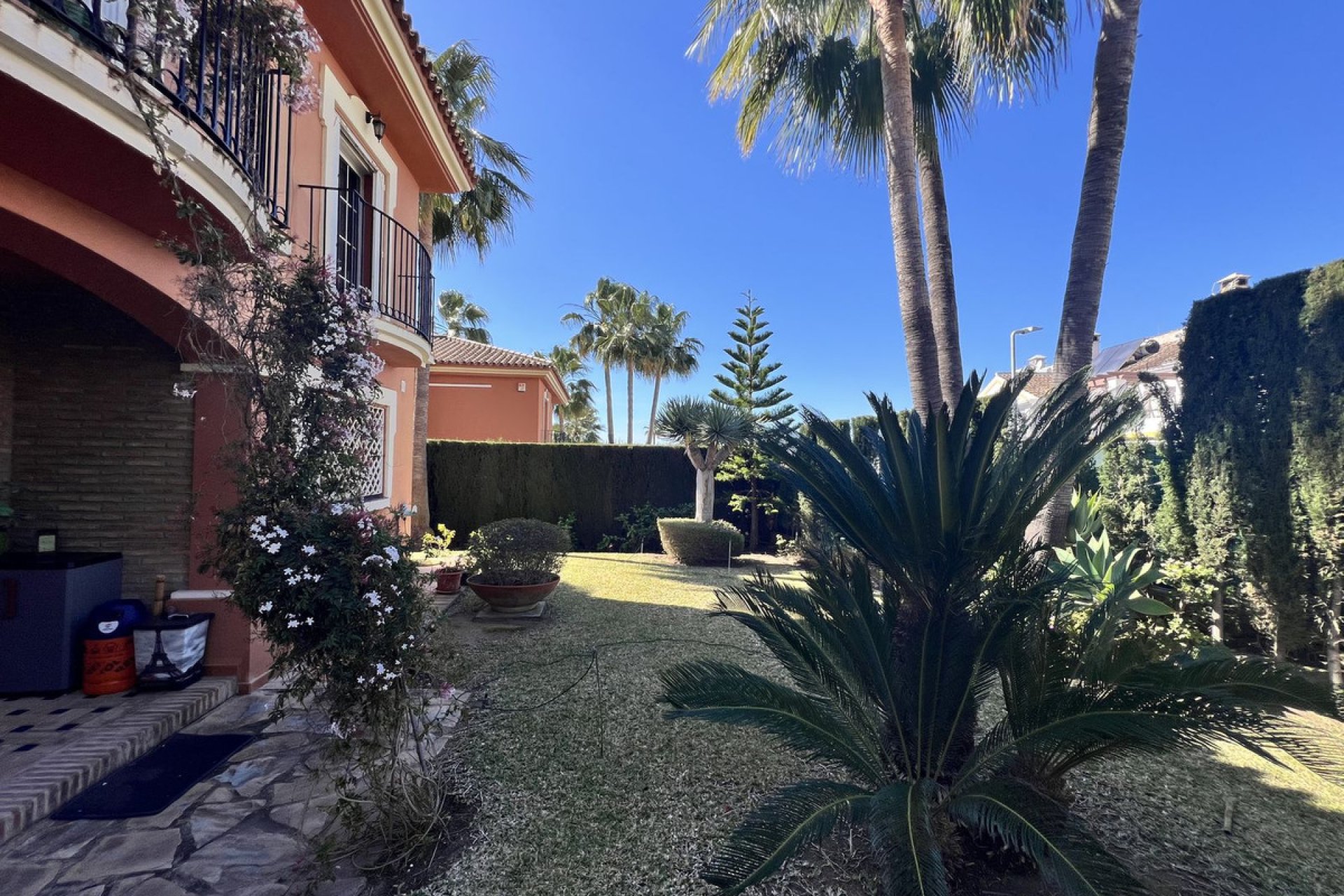 Resale - House - Semi-Detached House - Estepona - Atalaya