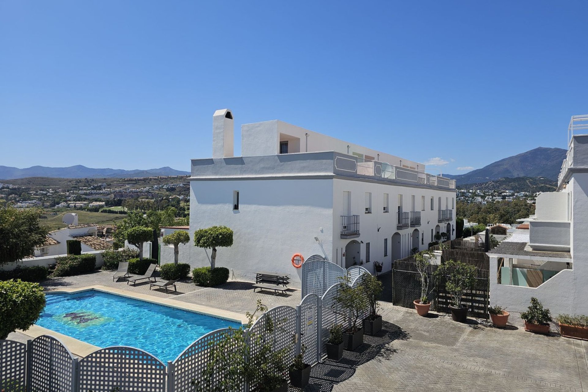Resale - House - Semi-Detached House - Estepona - Atalaya