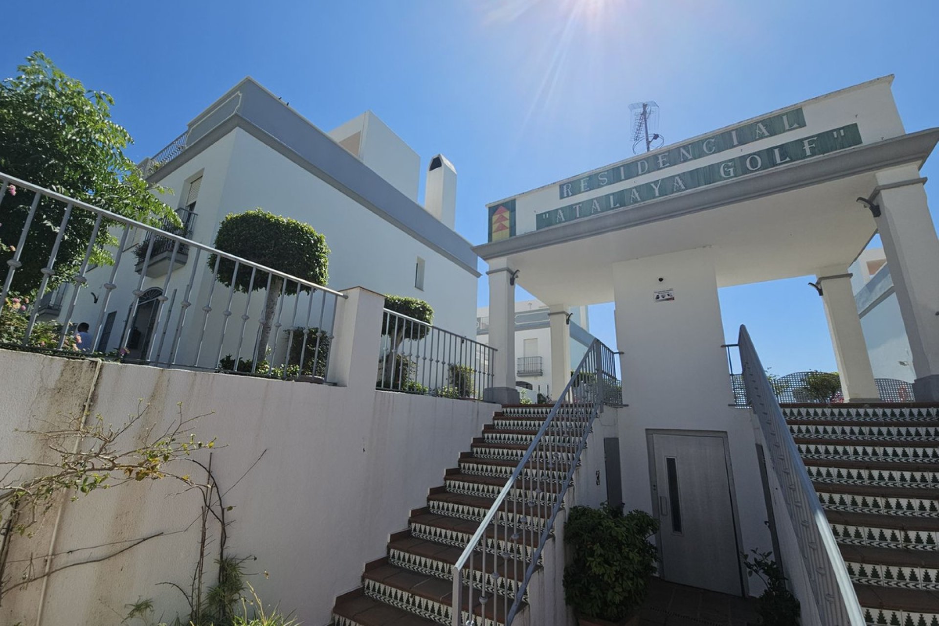 Resale - House - Semi-Detached House - Estepona - Atalaya