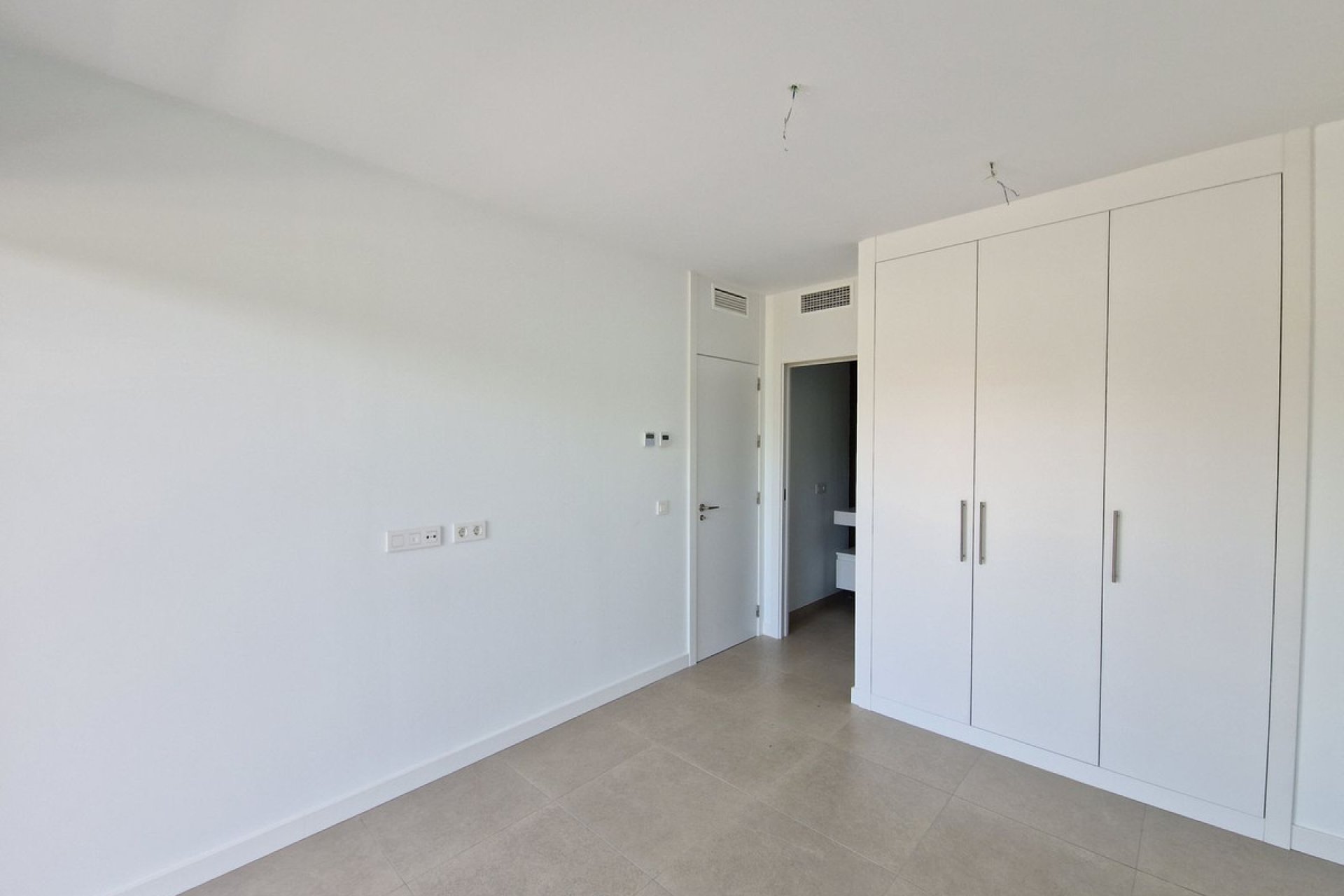 Resale - House - Semi-Detached House - Estepona - Atalaya