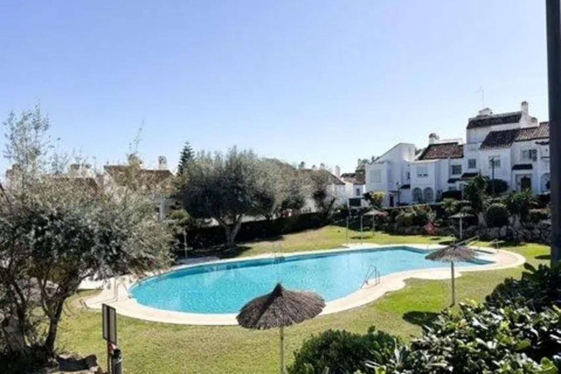 Resale - House - Semi-Detached House - Estepona - Bel Air