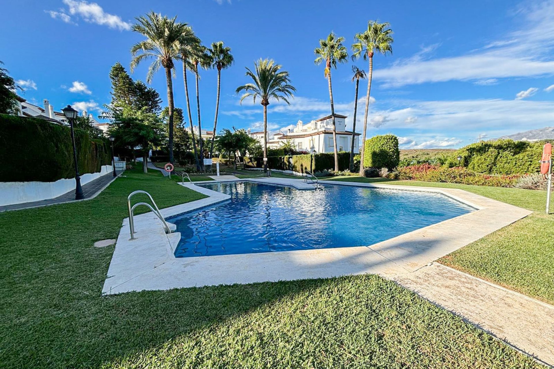 Resale - House - Semi-Detached House - Estepona - Bel Air