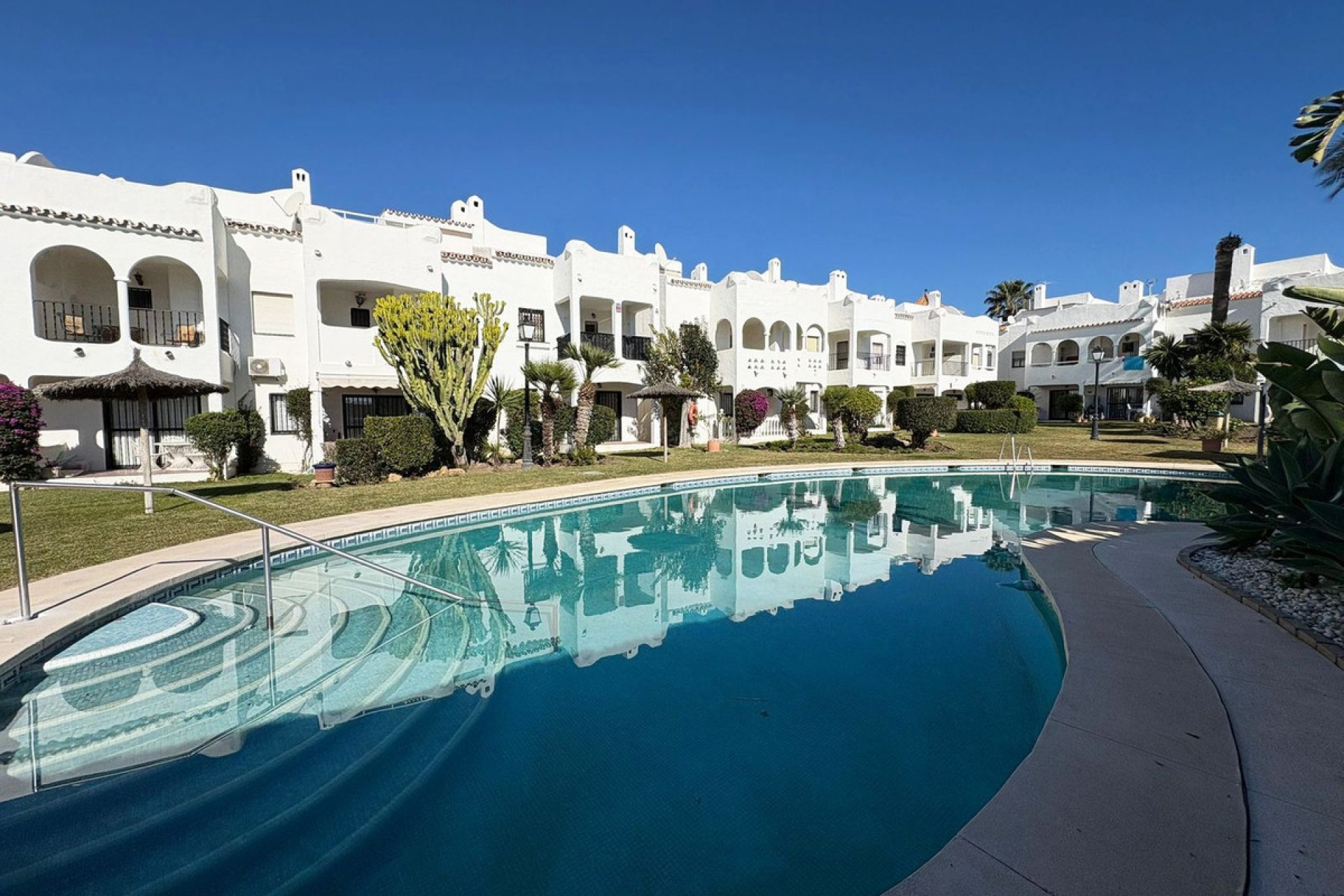 Resale - House - Semi-Detached House - Estepona - Bel Air